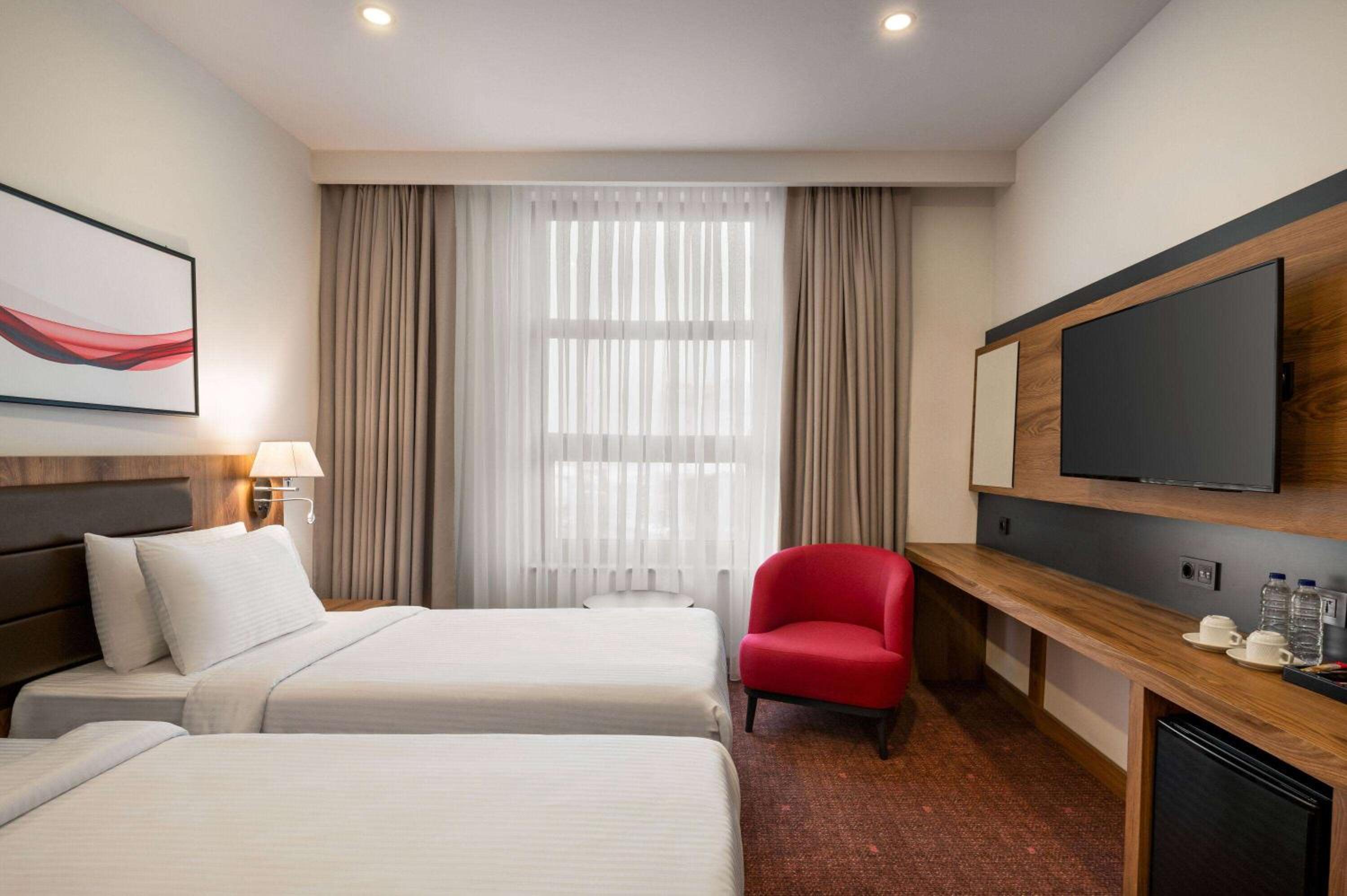 Twin Room - Non-Smoking - Photo 3