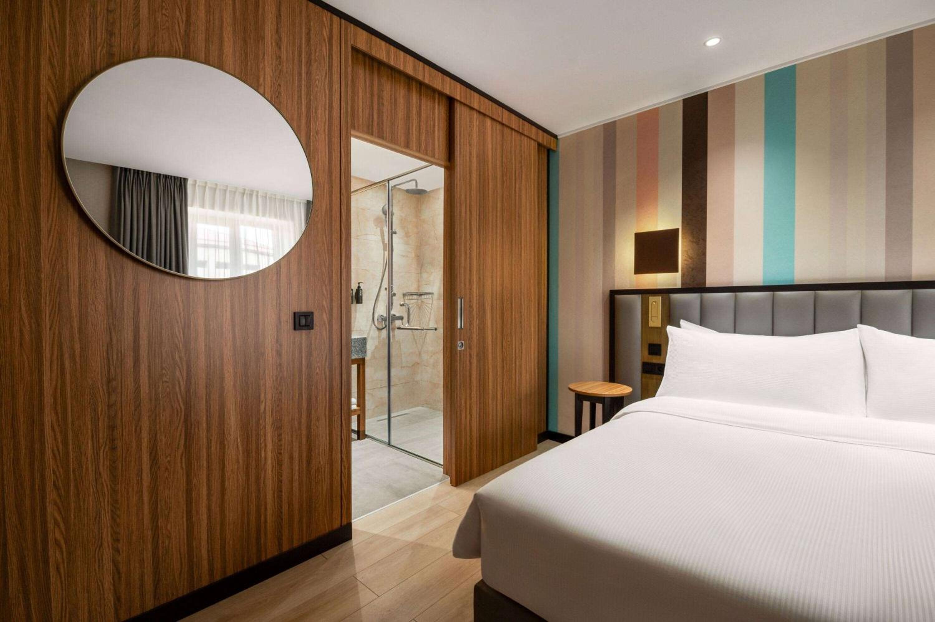 Suite - Photo 1