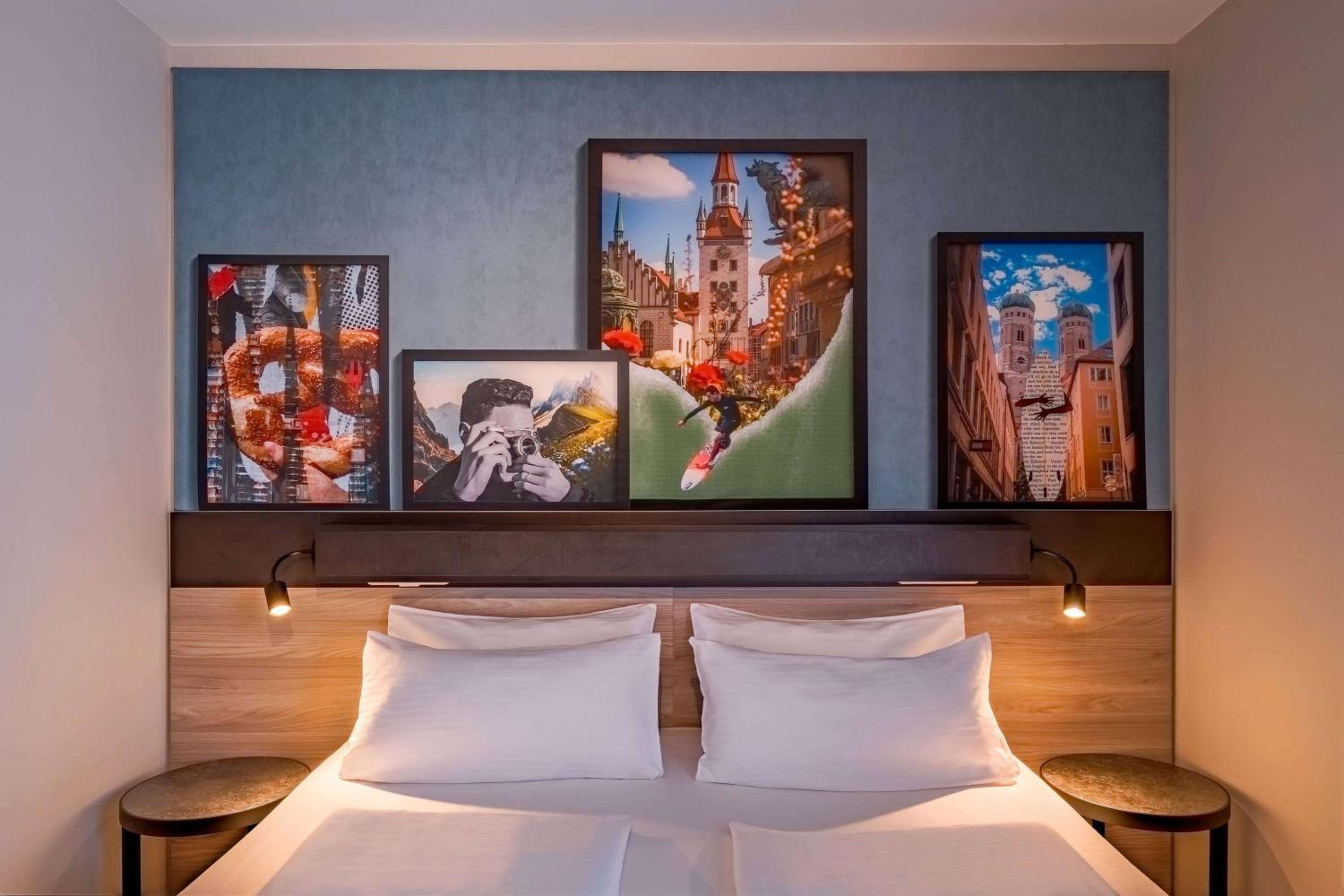 Deluxe Double Room with One Double Bed - Photo 8