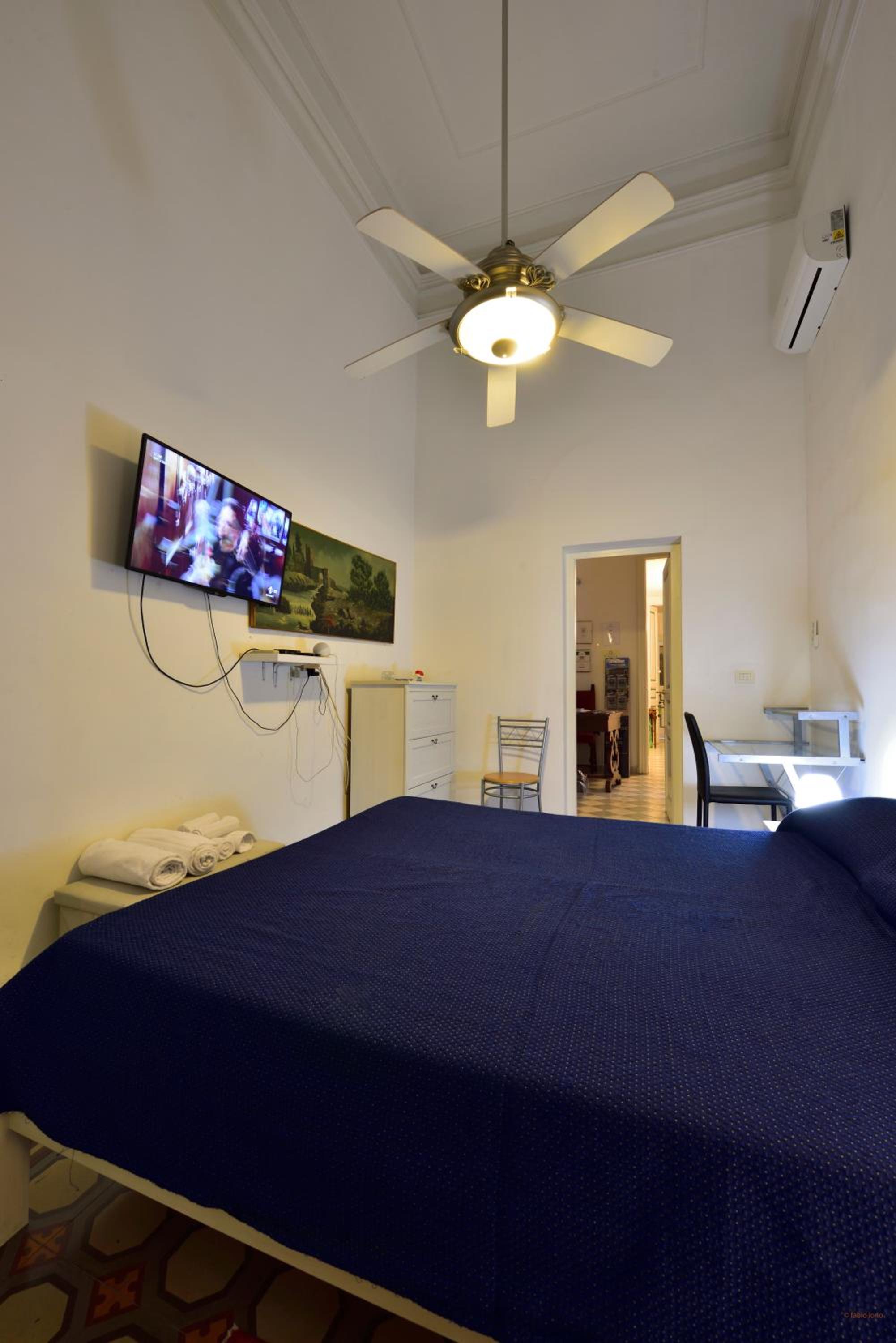Standard Double Room With Shared Bathroom