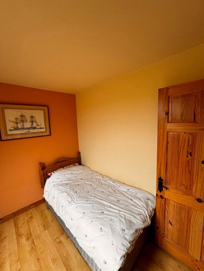 Twin Room With Shared Bathroom photo 1