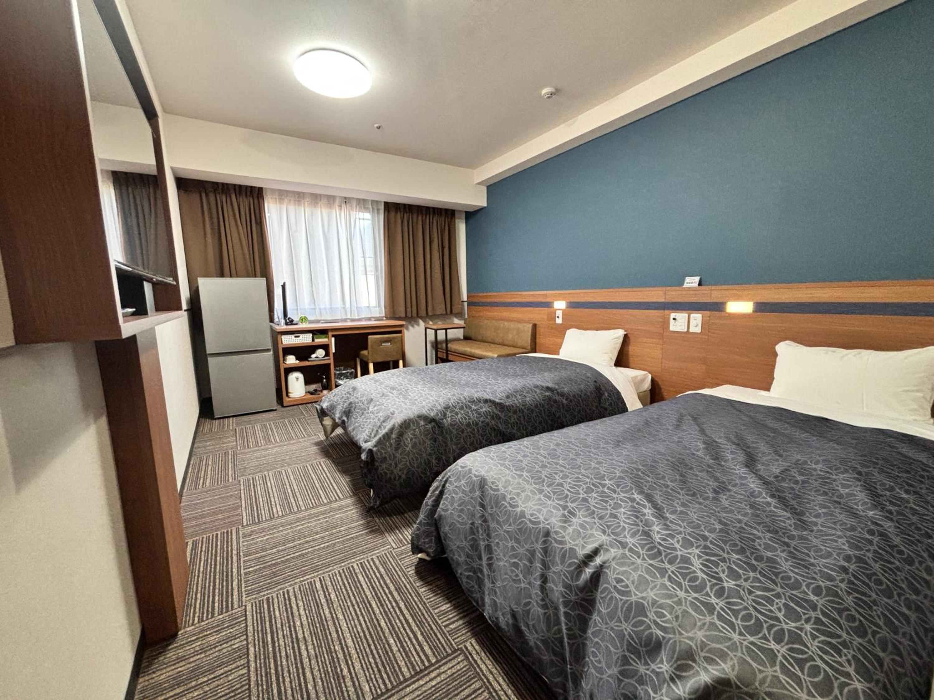 Twin Room - Non-Smoking photo 1
