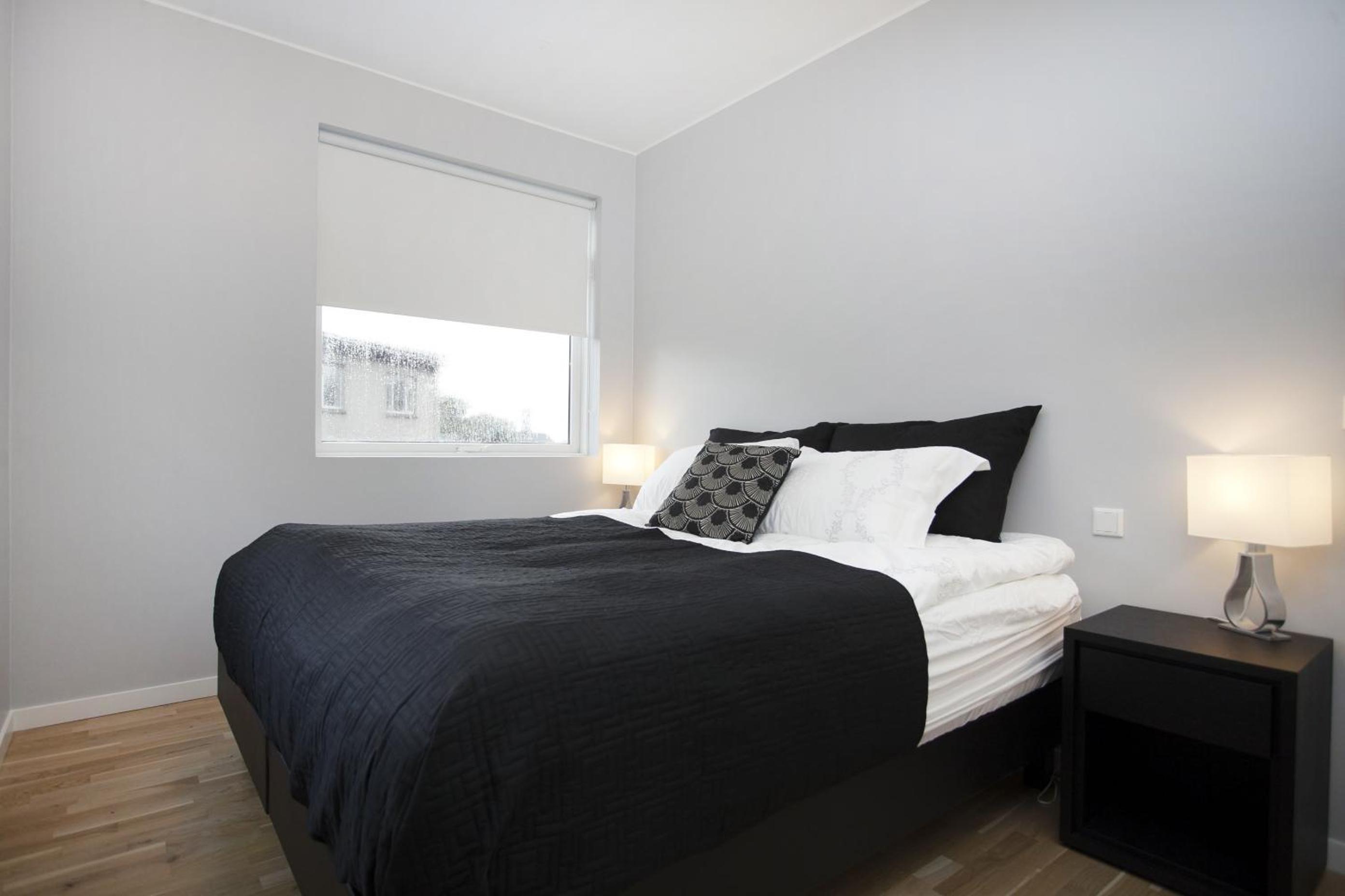 Two-Bedroom Apartment with Balcony - Photo 16