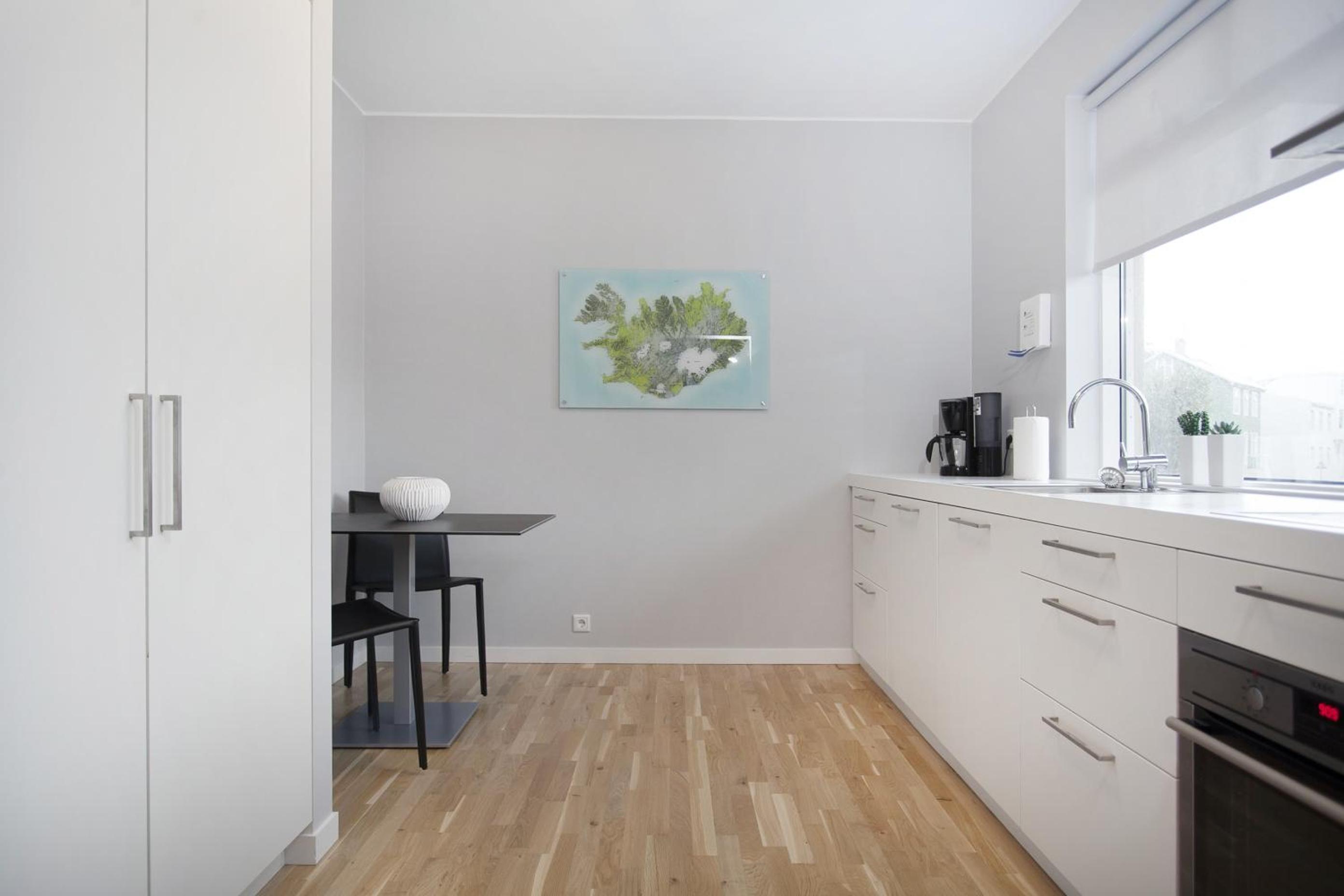 Two-Bedroom Apartment with Balcony - Photo 8