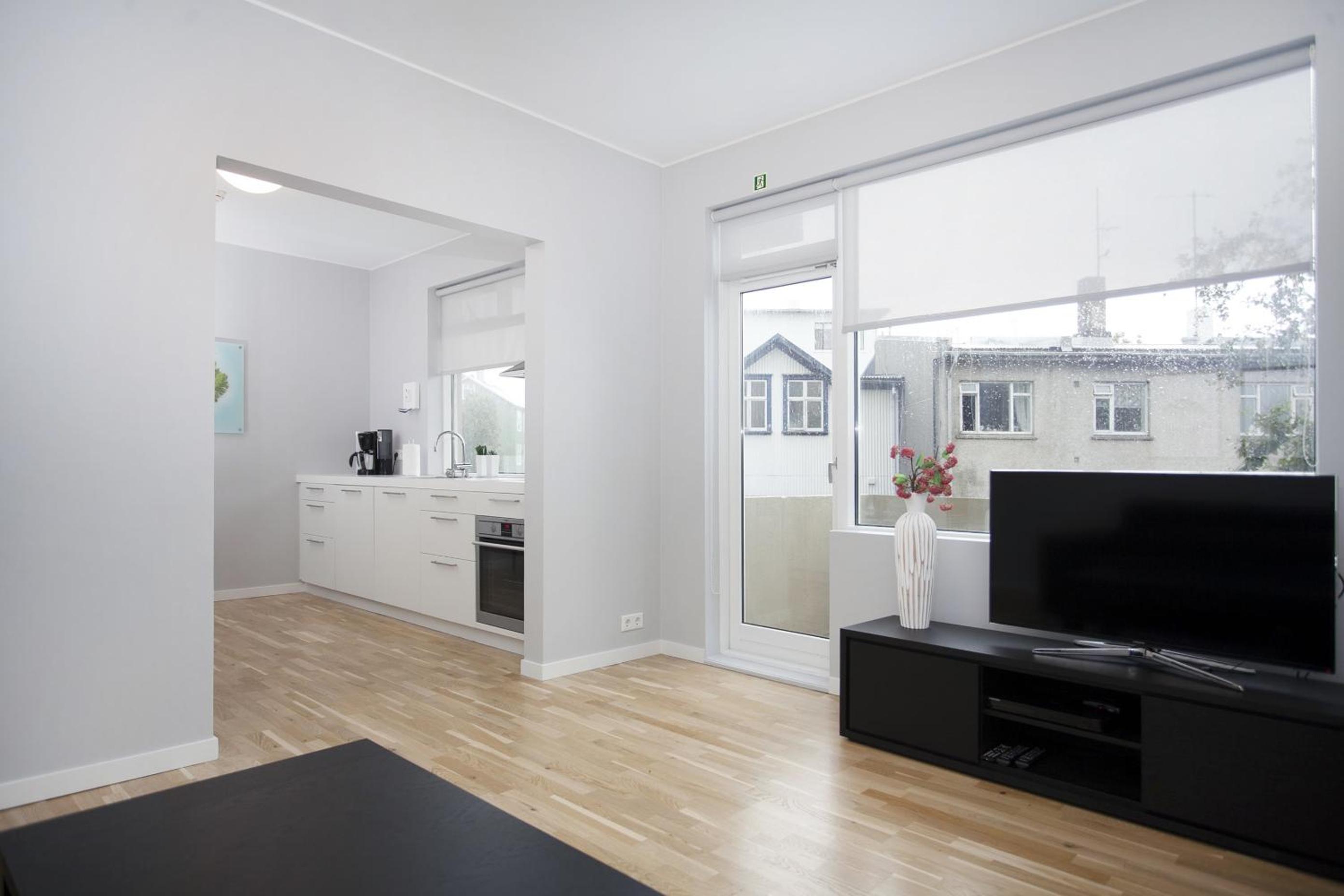 Two-Bedroom Apartment with Balcony - Photo 7