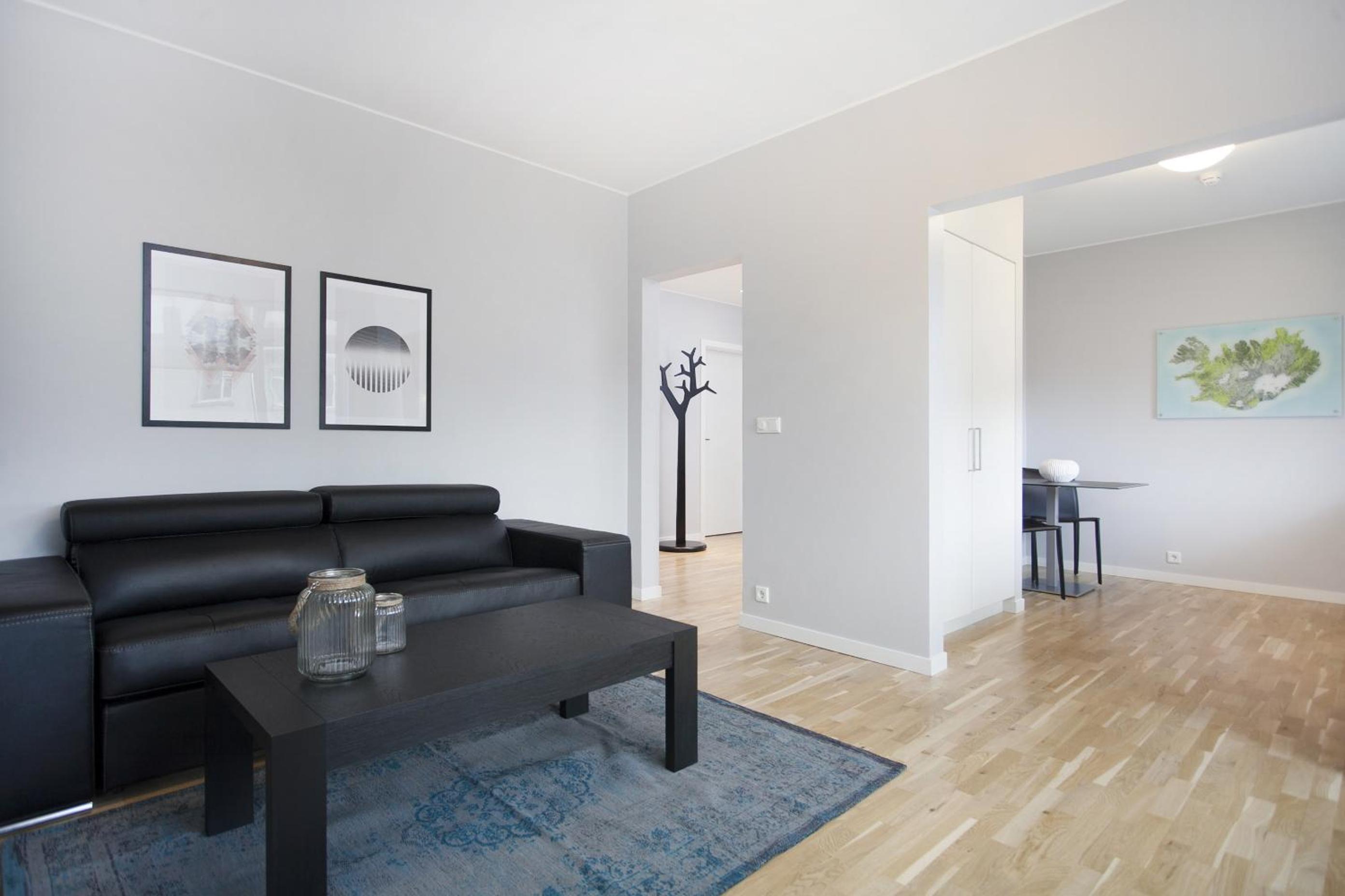 Two-Bedroom Apartment with Balcony - Photo 6