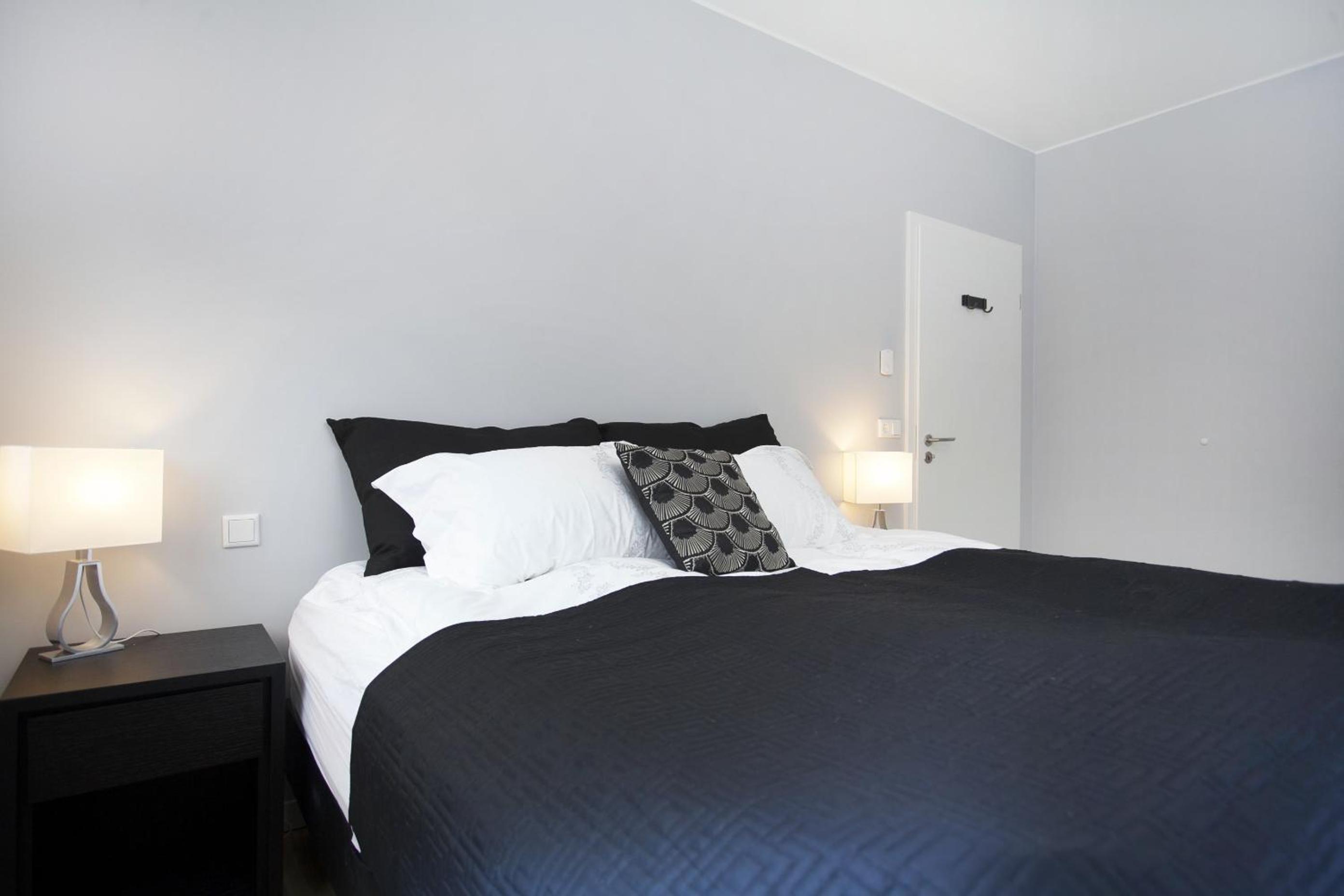 Two-Bedroom Apartment with Balcony - Photo 9