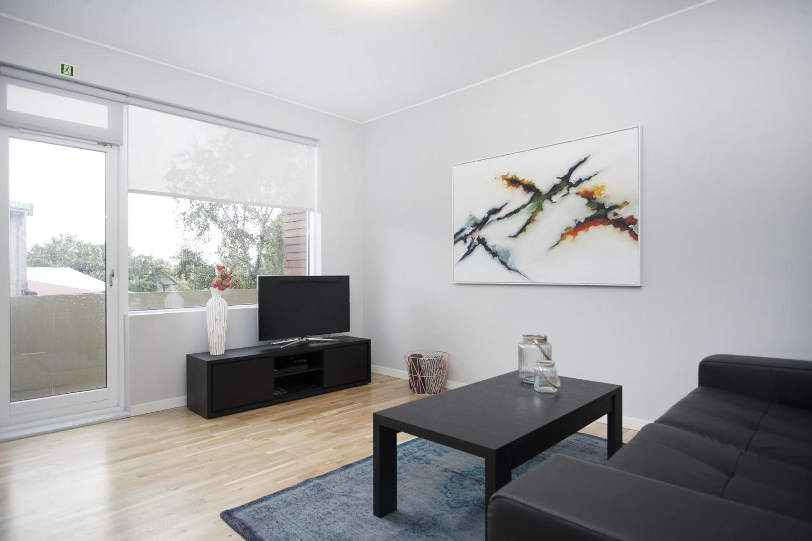 Two-Bedroom Apartment with Balcony - Photo 5