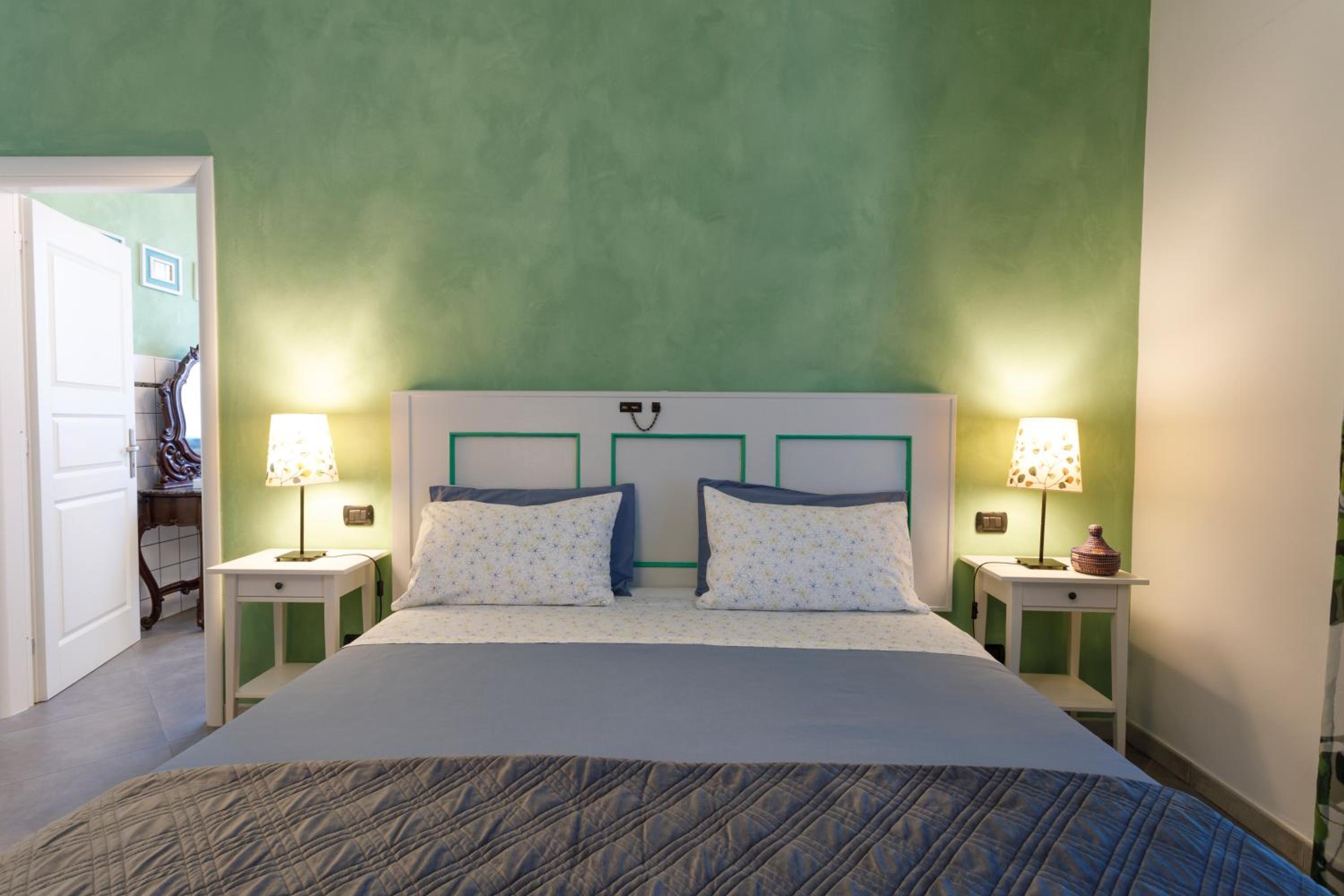 Deluxe King Room photo 1