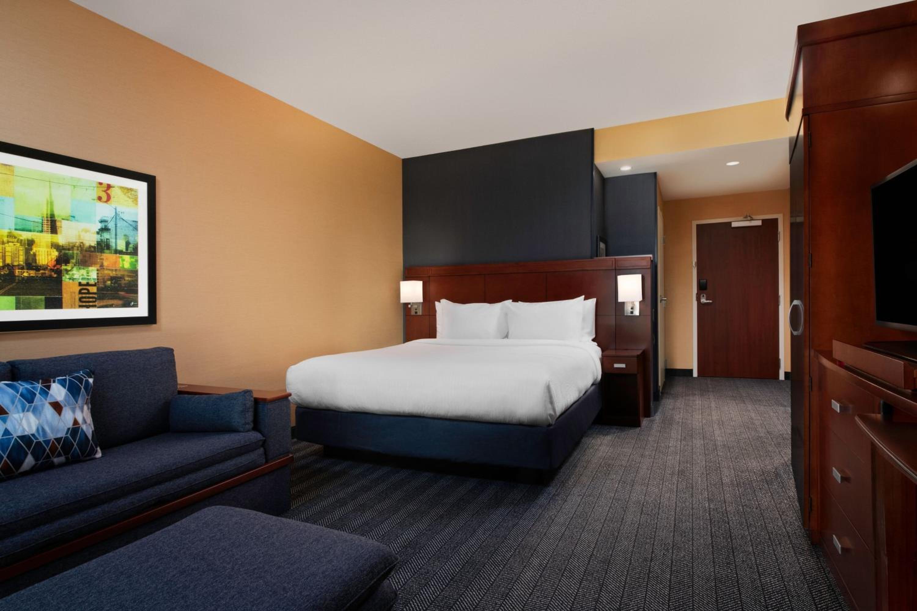King Room with Sofa Bed - Hearing Accessible