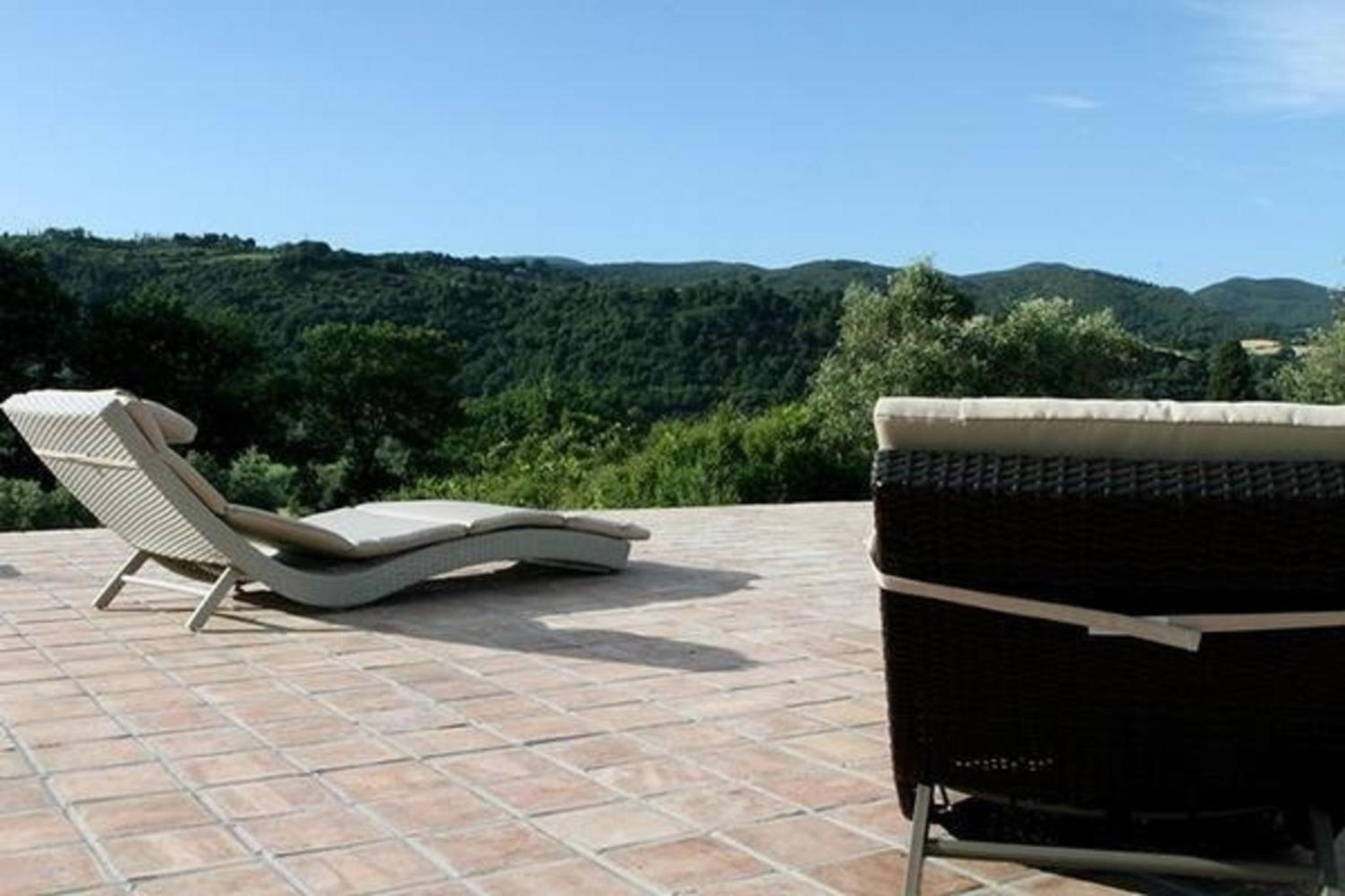 Three-Bedroom Vacation Home  photo 2