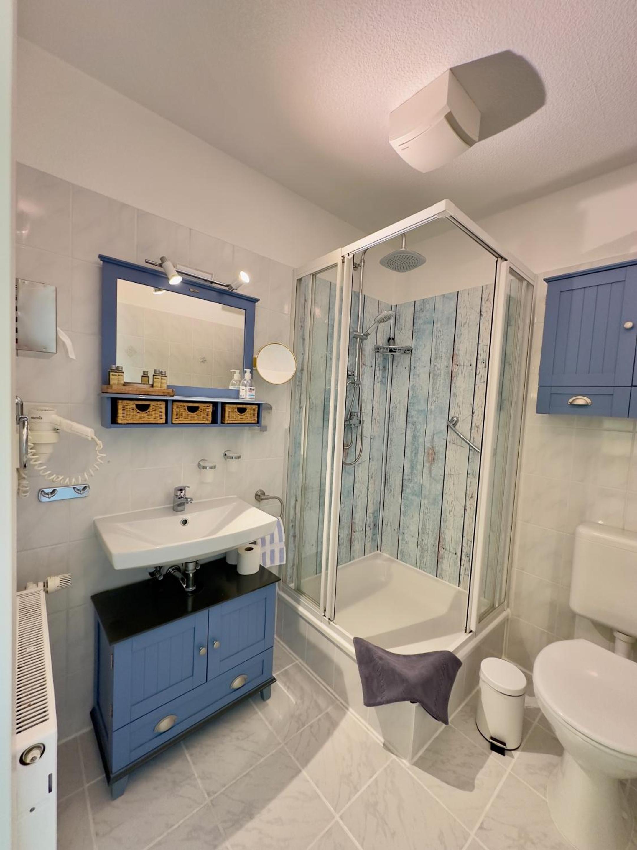Double Room with Private Bathroom photo 2