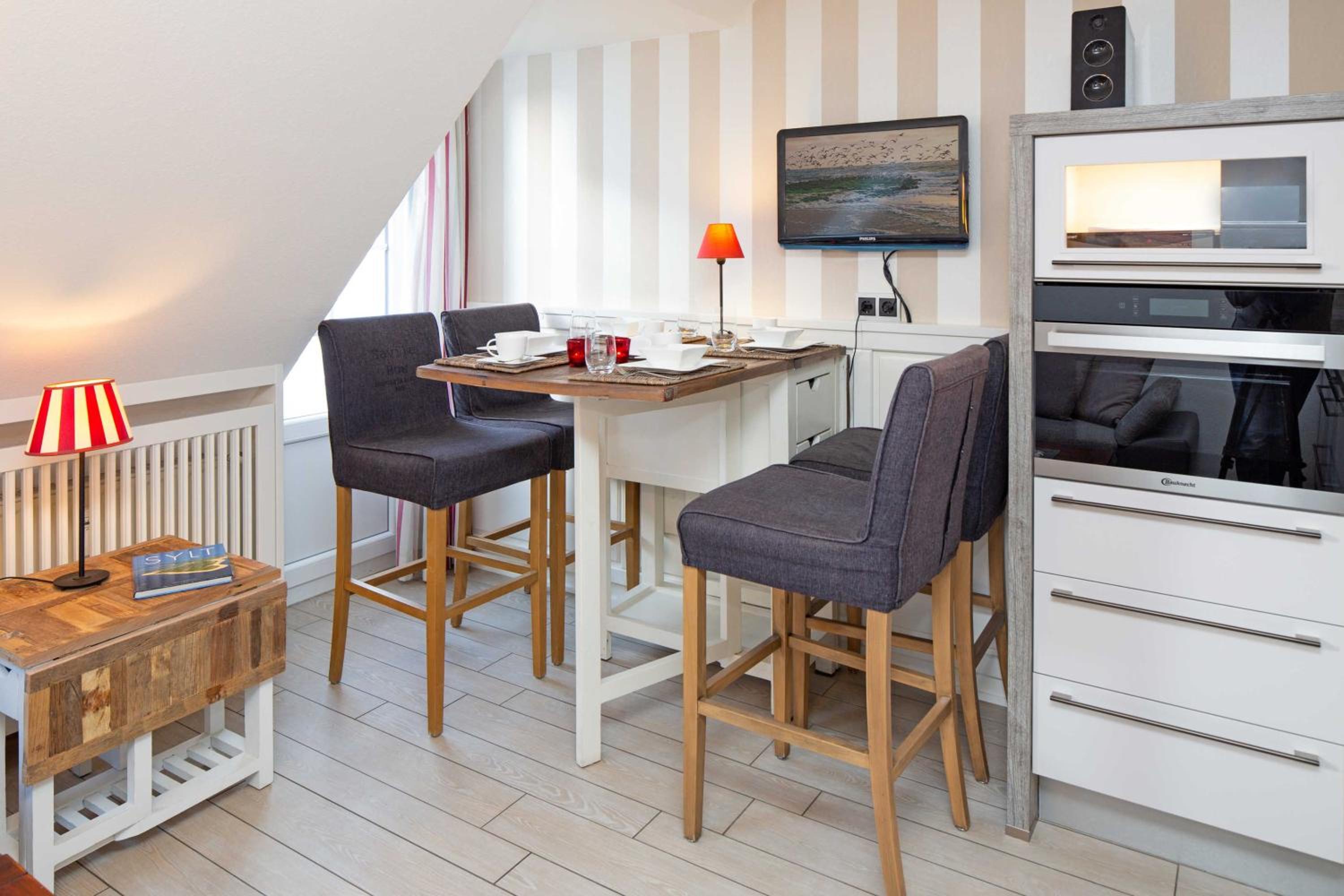 Two-Bedroom Apartment with Balcony photo 3
