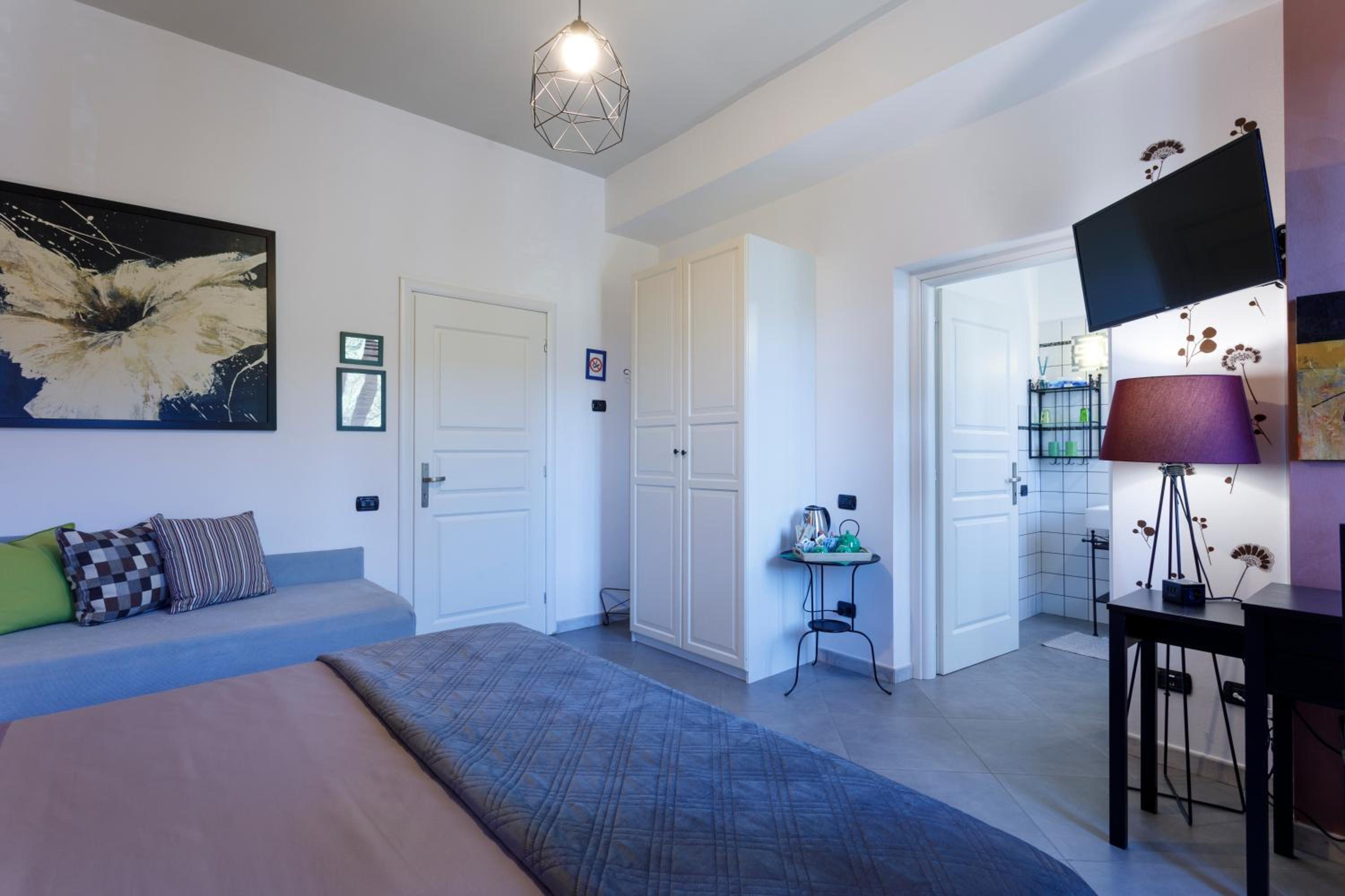 Standard King Room photo 2