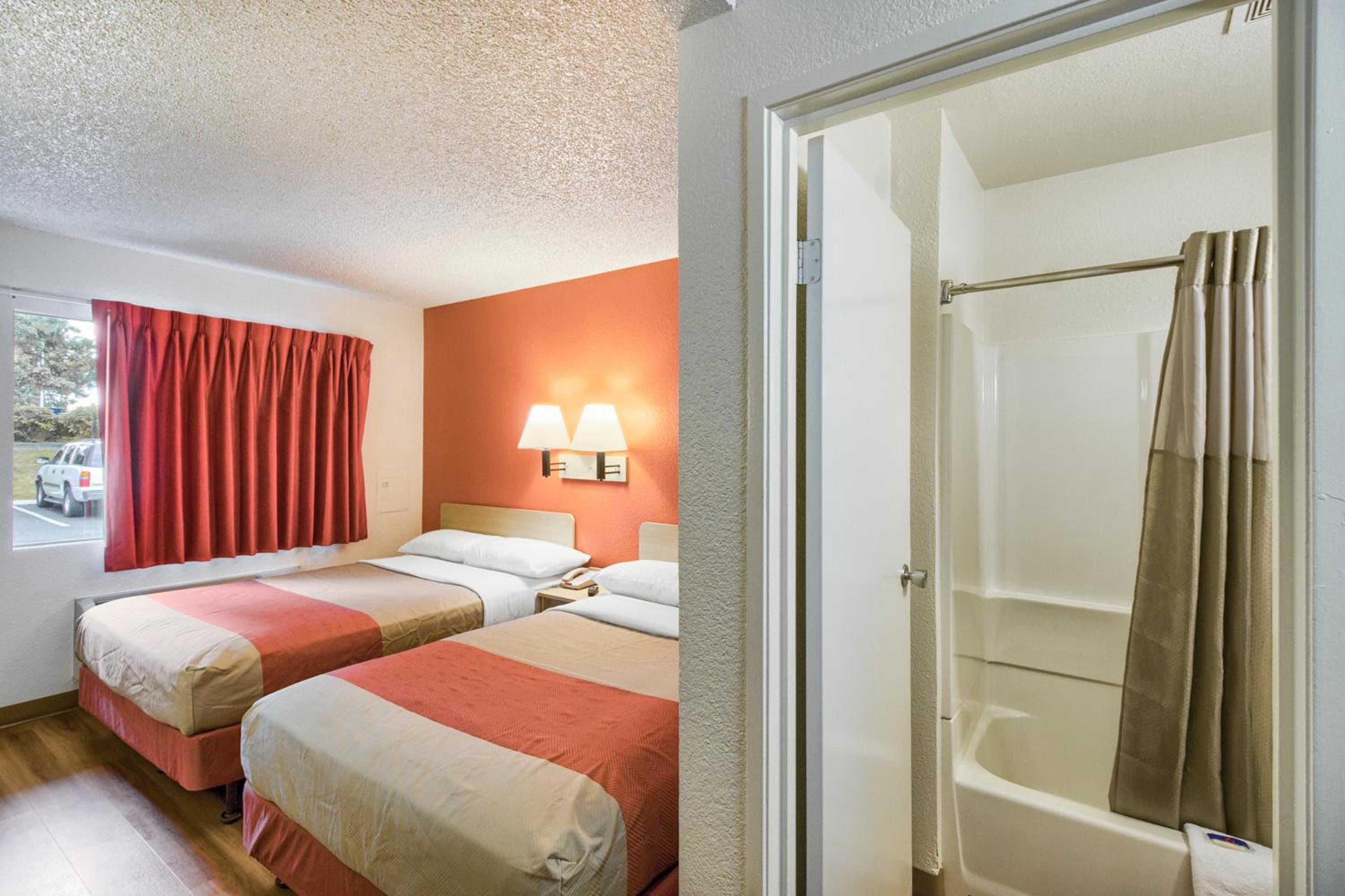 Double Room - Non-Smoking  photo 2