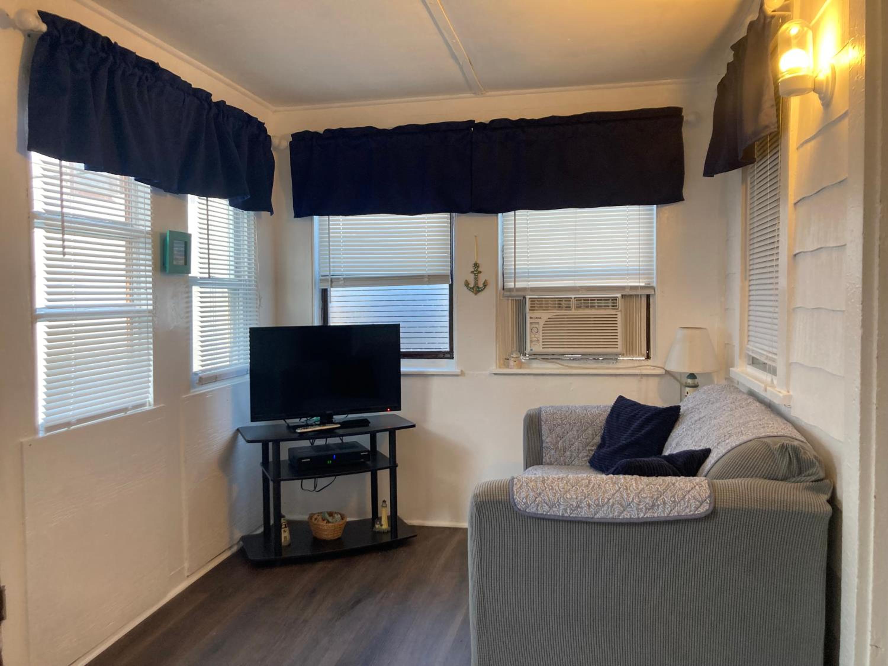 One-Bedroom House photo 1