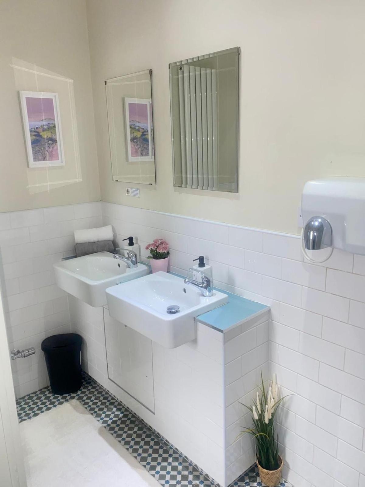 Single Room With Shared Bathroom photo 3