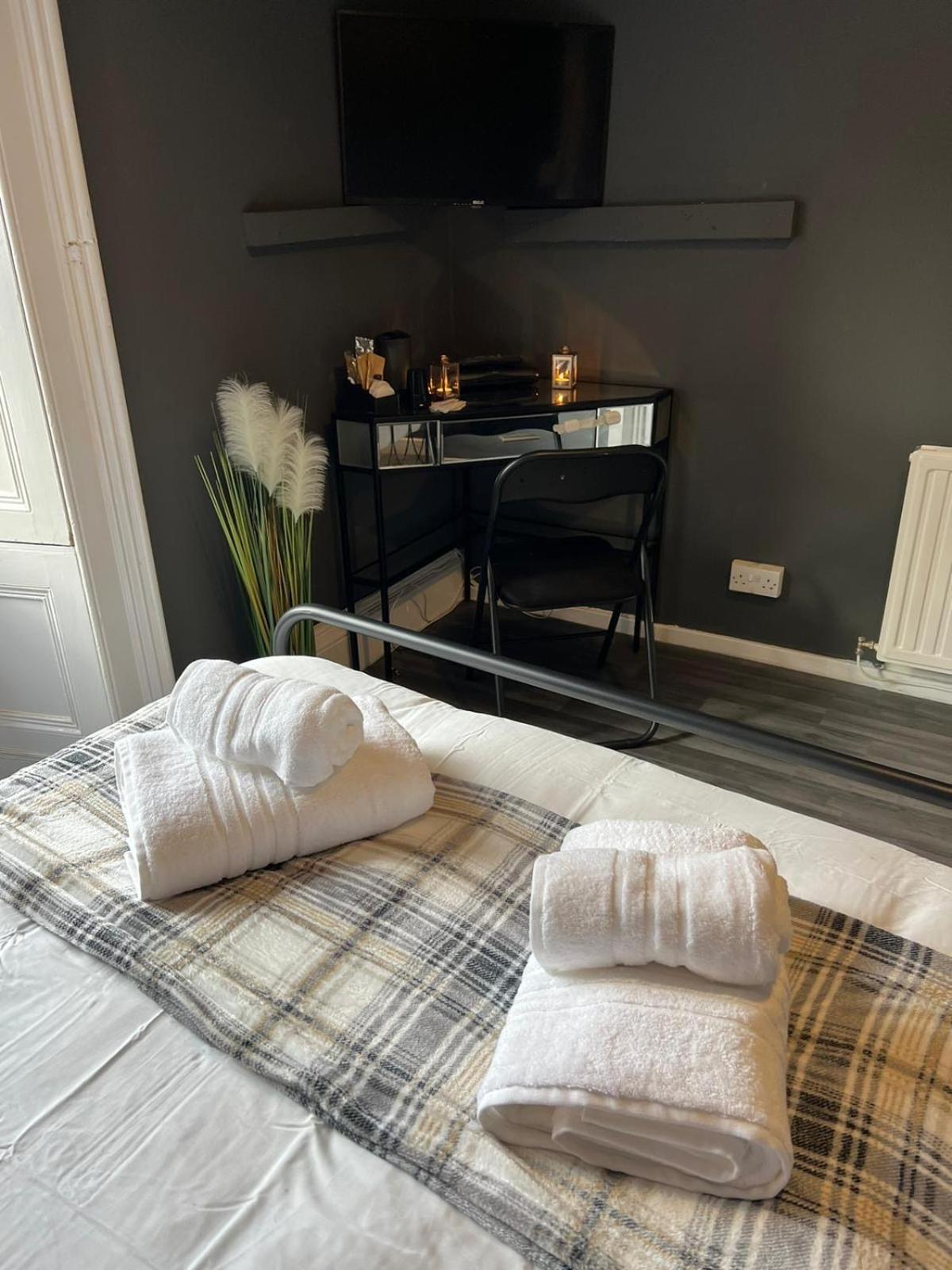 Single Room With Shared Bathroom photo 1