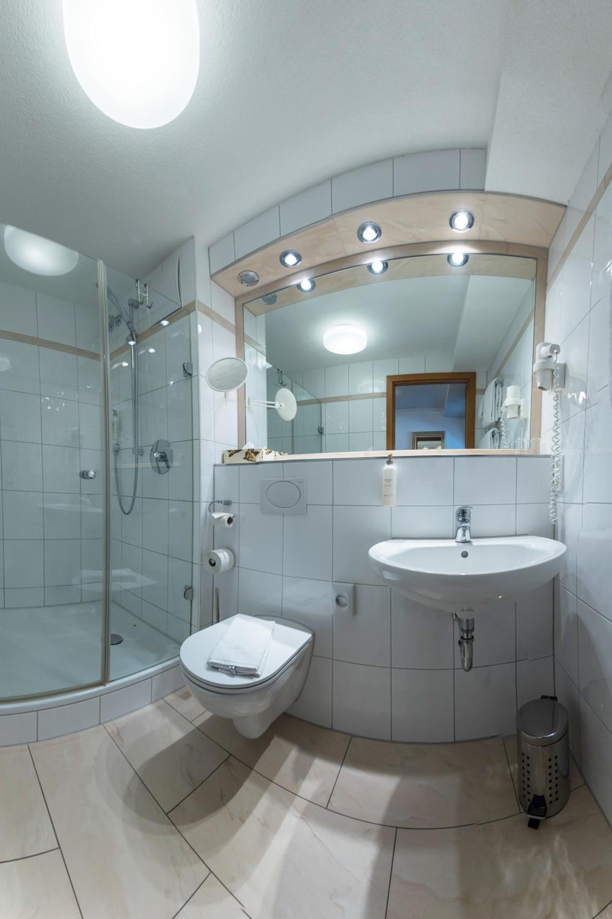 Deluxe Double or Twin Room - Photo 6