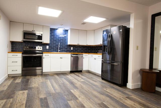 Executive Suite - Photo 2