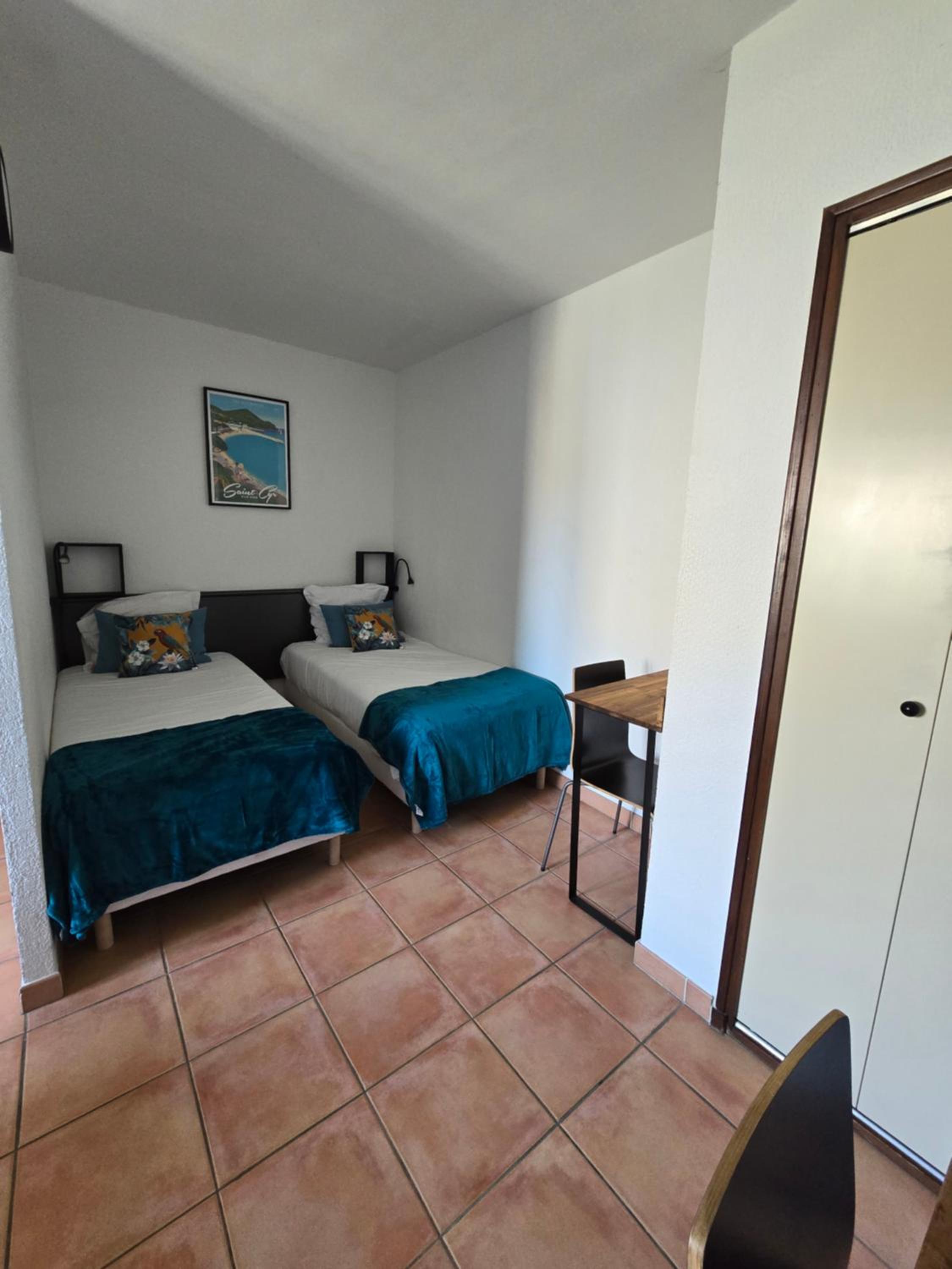 Quadruple Room with Square View photo 2