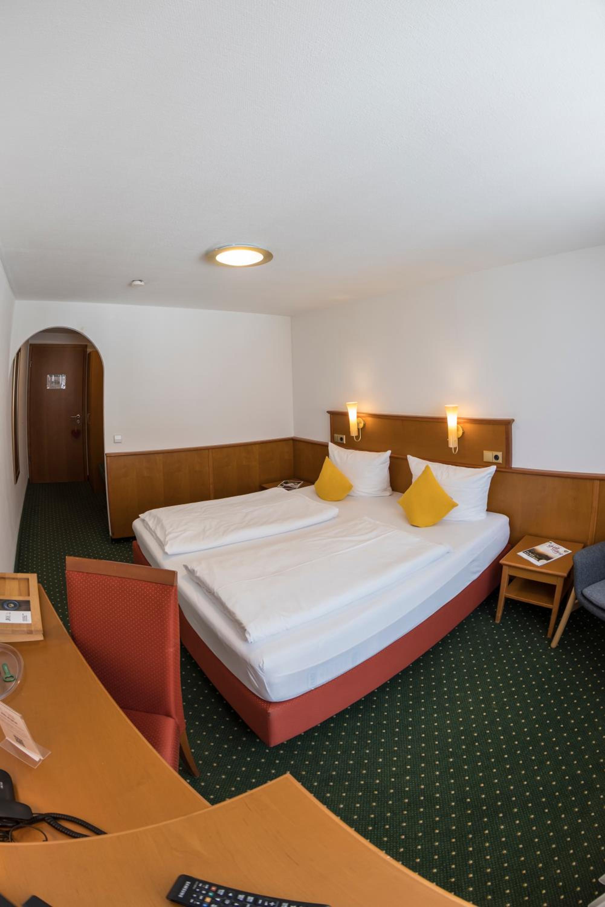 Deluxe Double or Twin Room - Photo 2