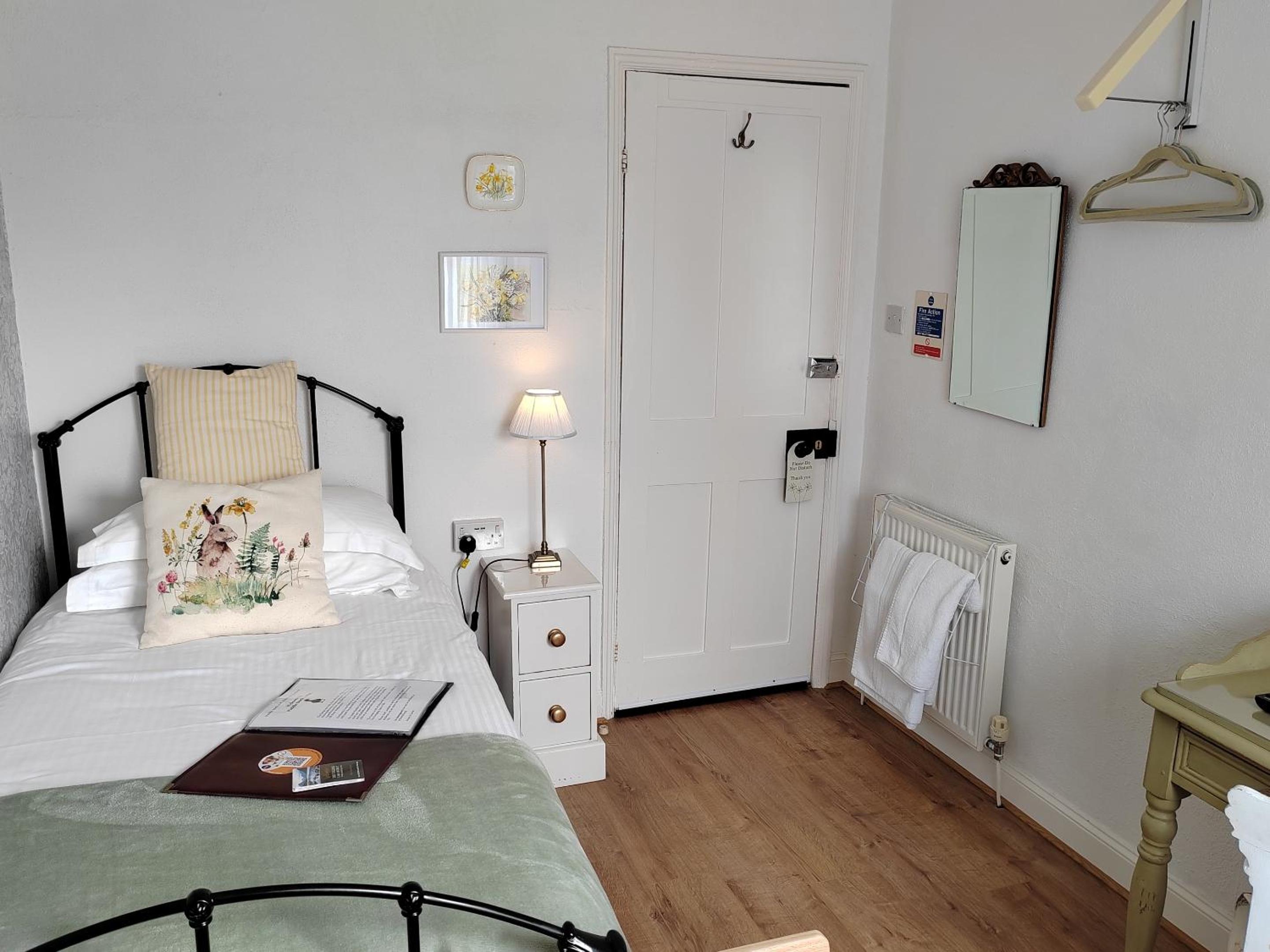 Single Room with Private External Bathroom photo 2