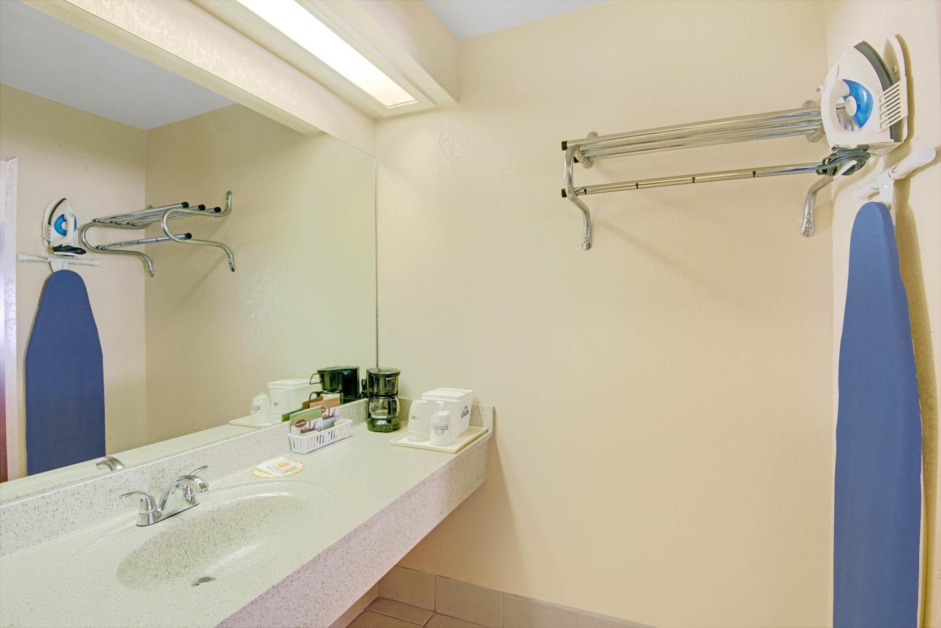 Studio Suite - Non-Smoking - Photo 3