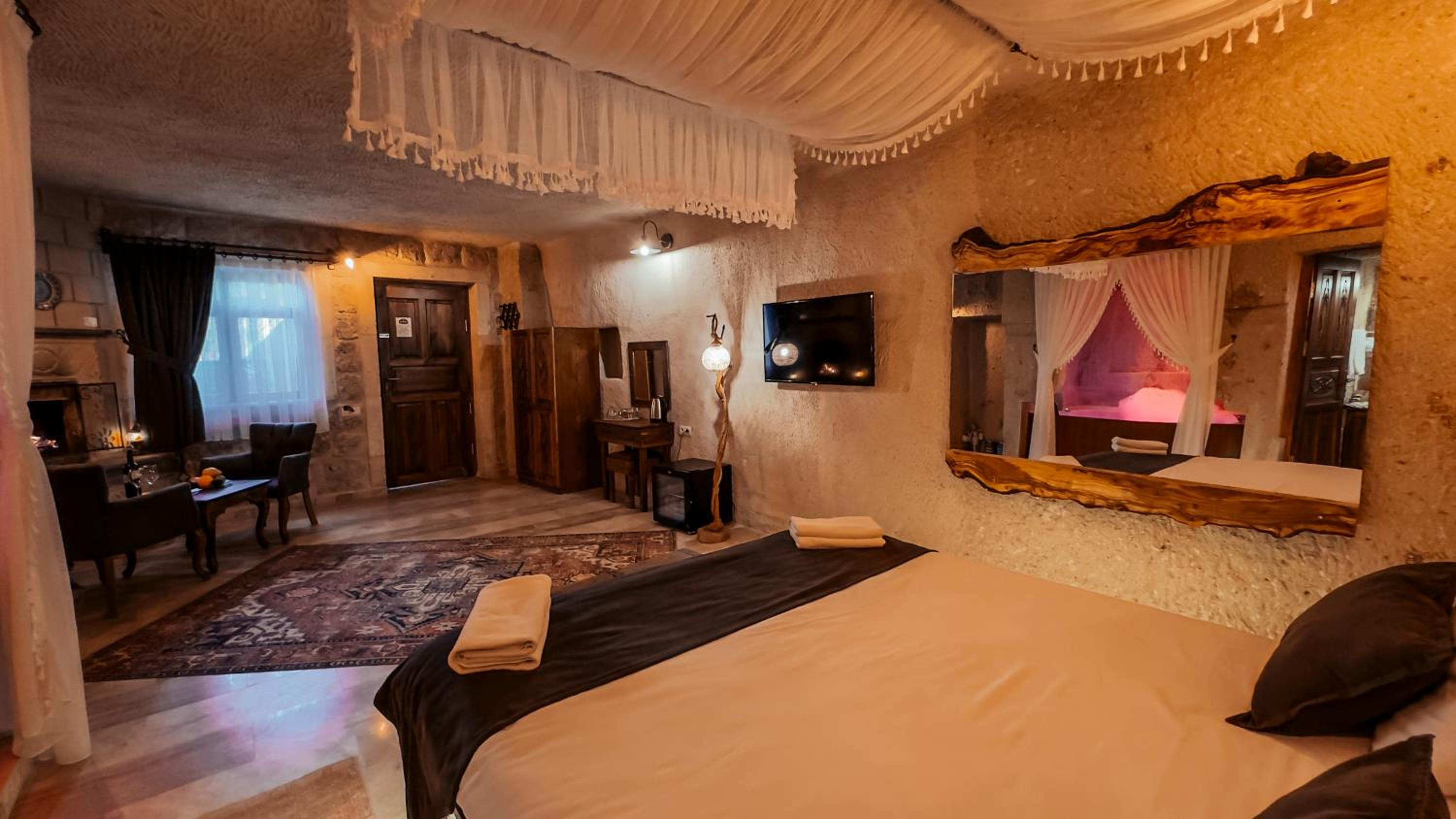 Suite with Private Pool - Photo 9