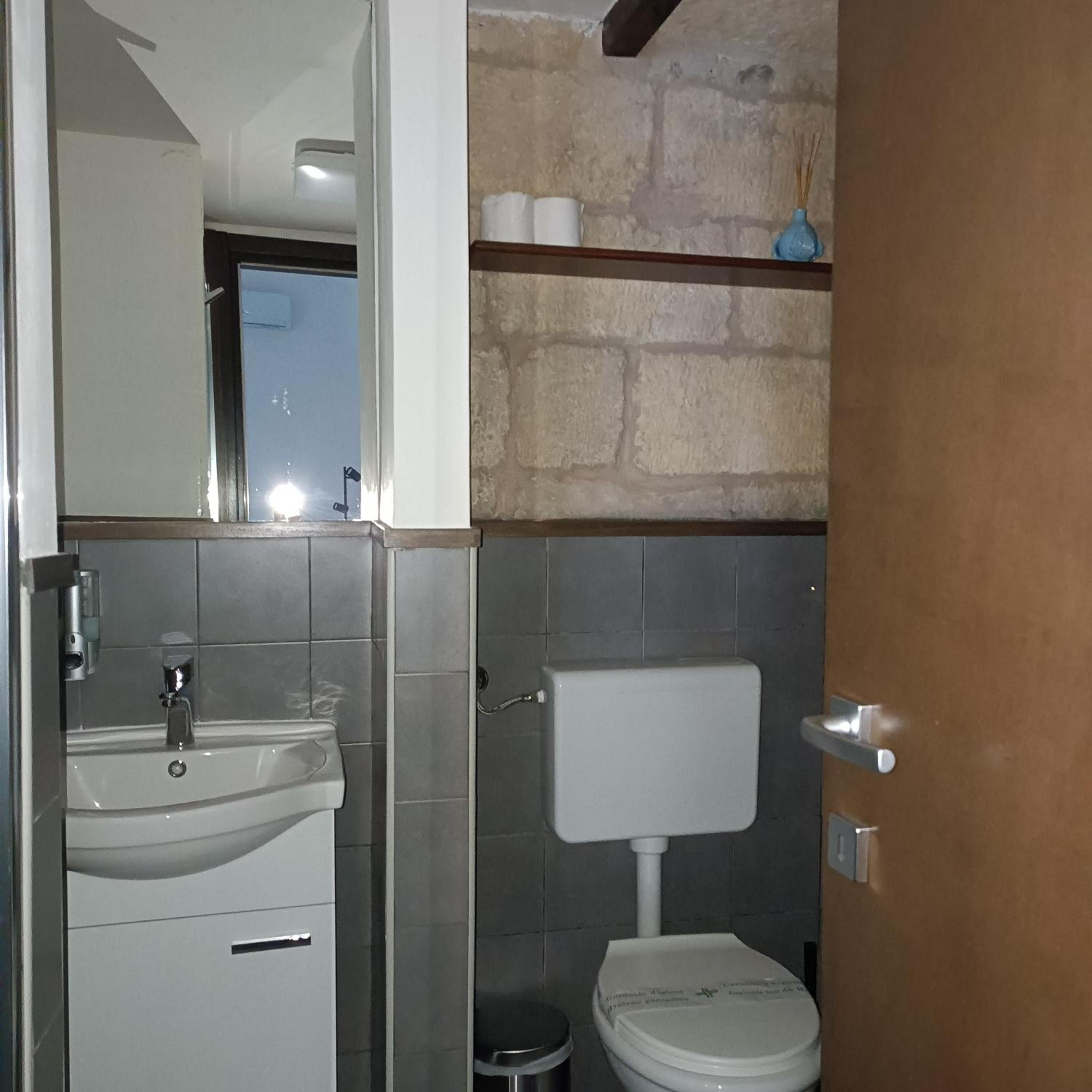 Deluxe Double Room With Extra Bed photo 2
