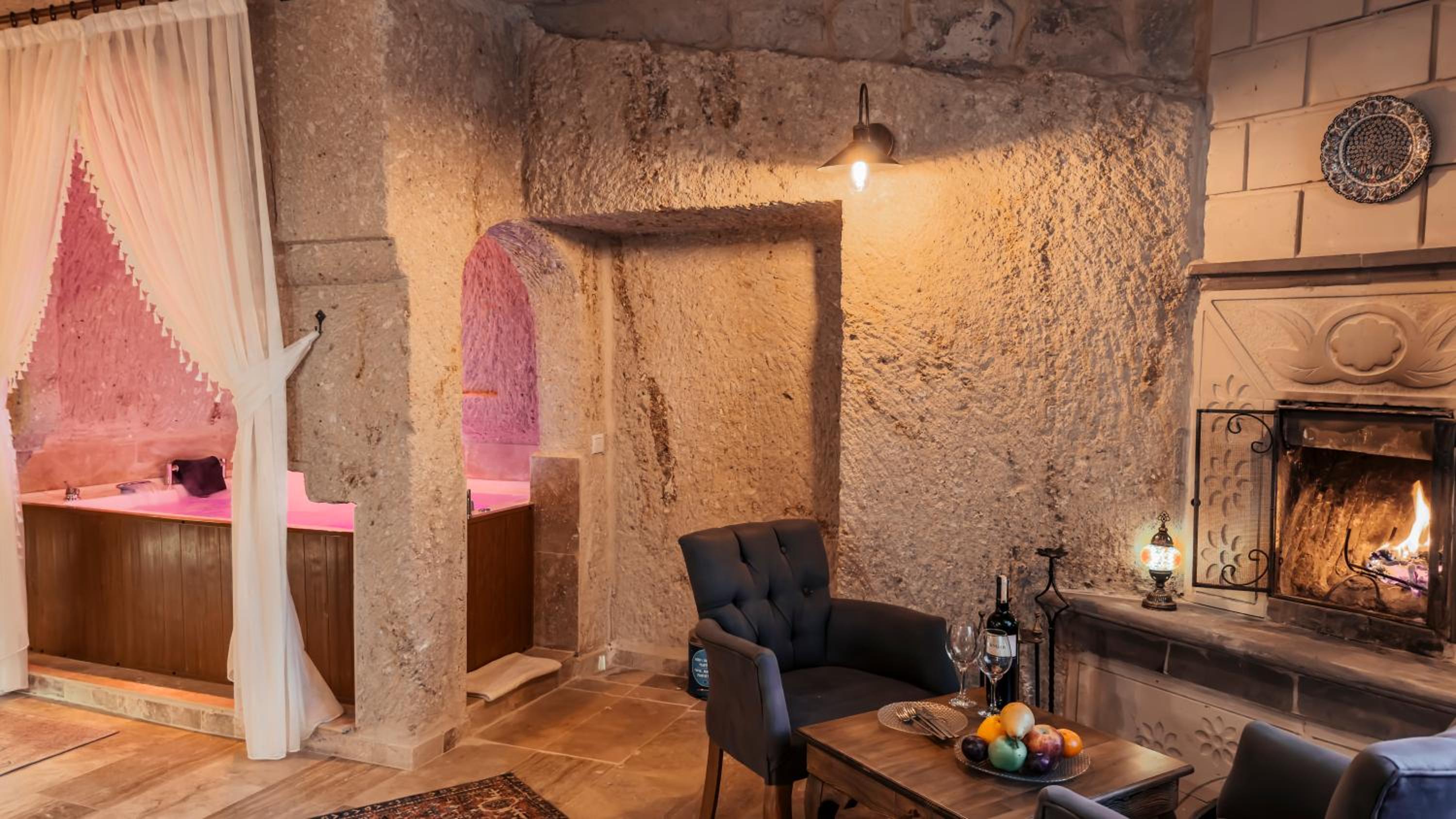 Suite with Private Pool - Photo 12