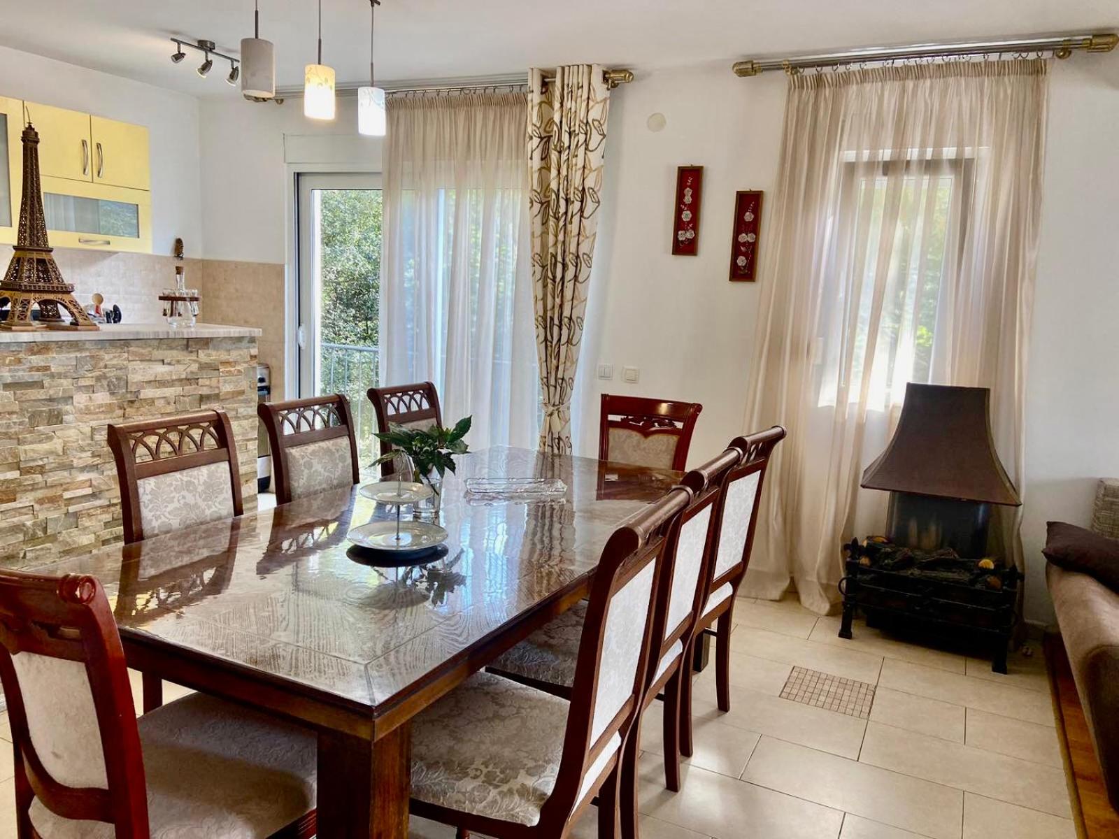 Duplex Three-Bedroom Apartment with Balcony and Sea View photo 2