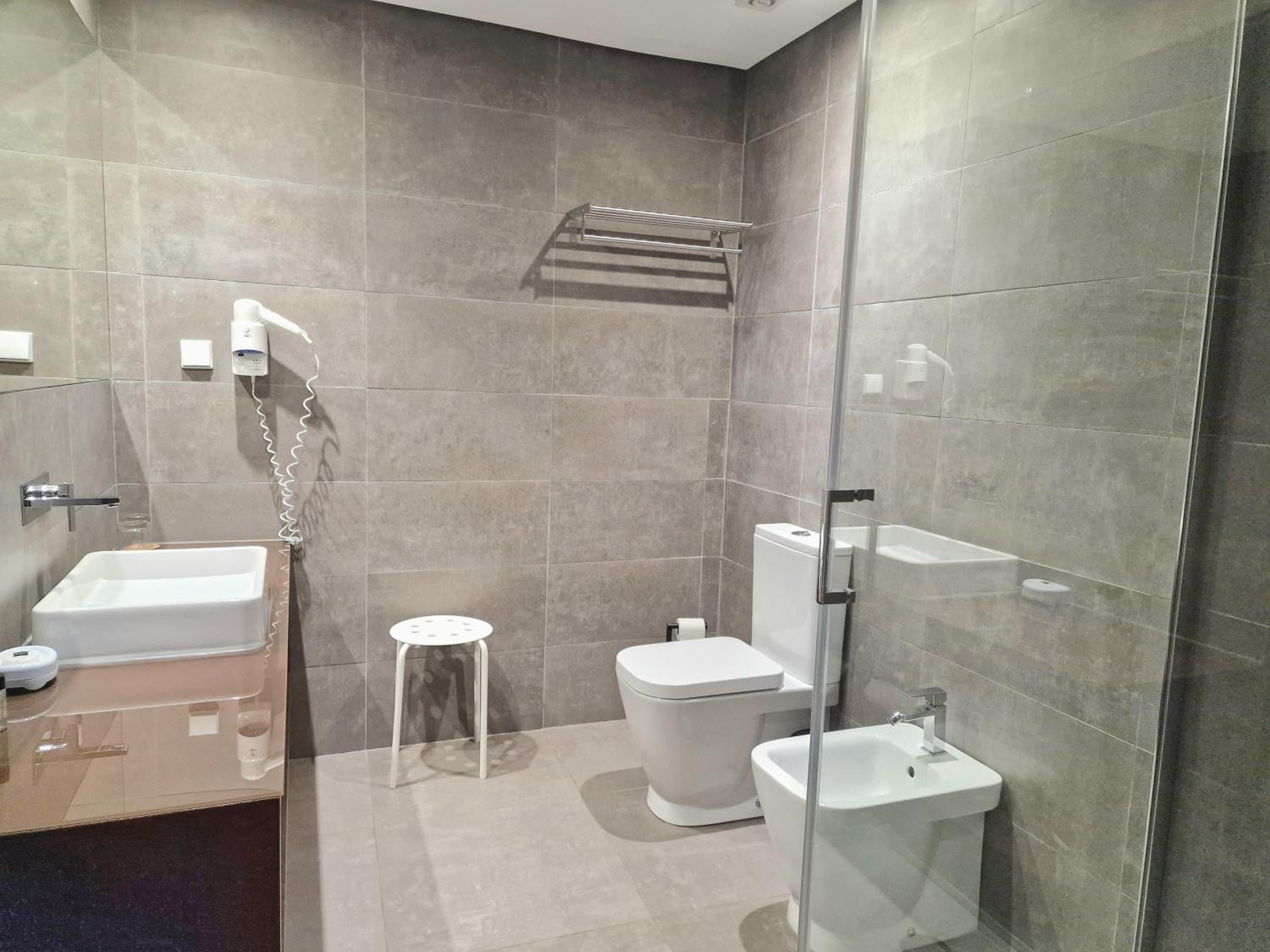 Standard Twin Room - Photo 9