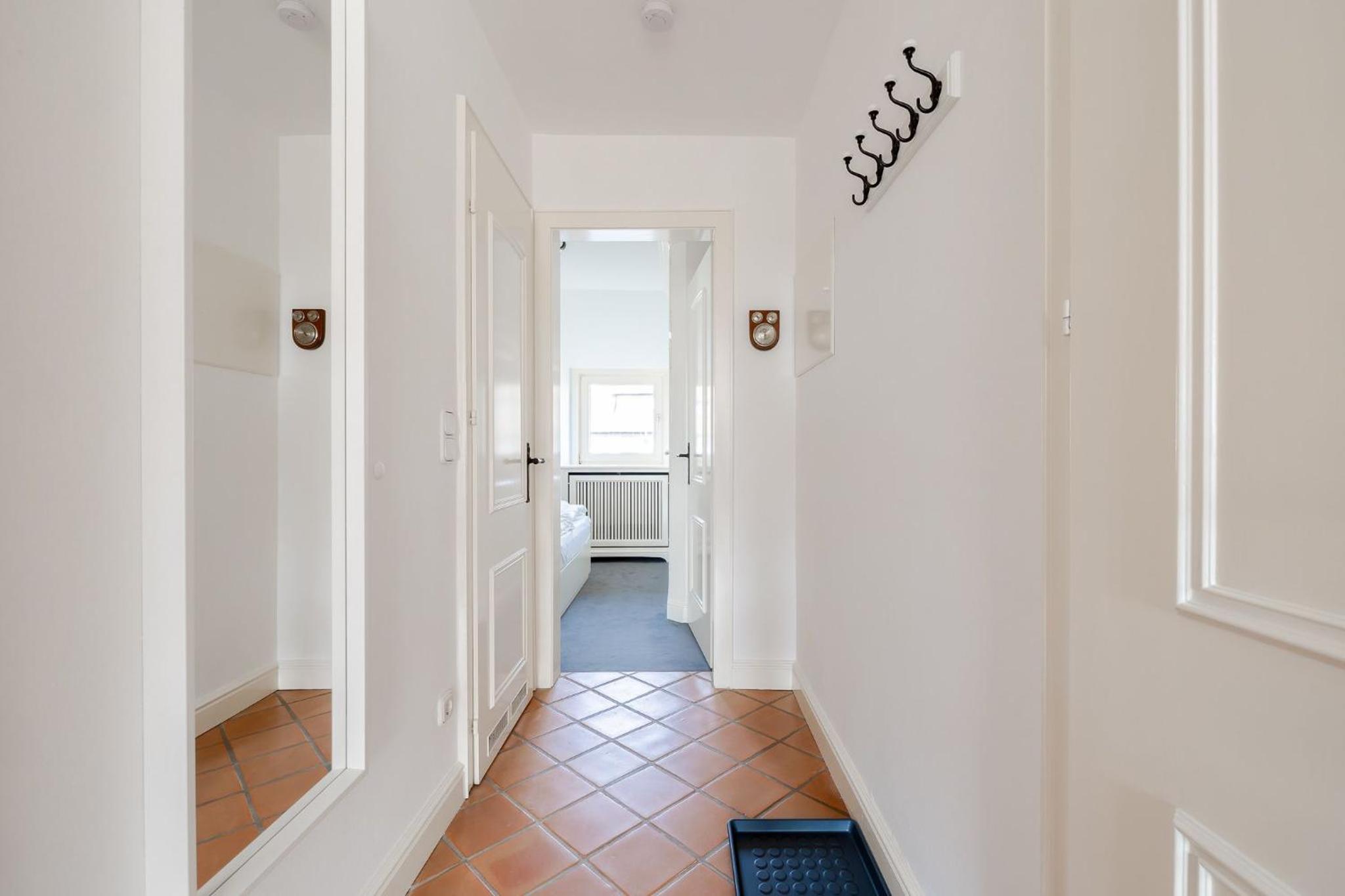 Two-Bedroom Apartment with Shower photo 2