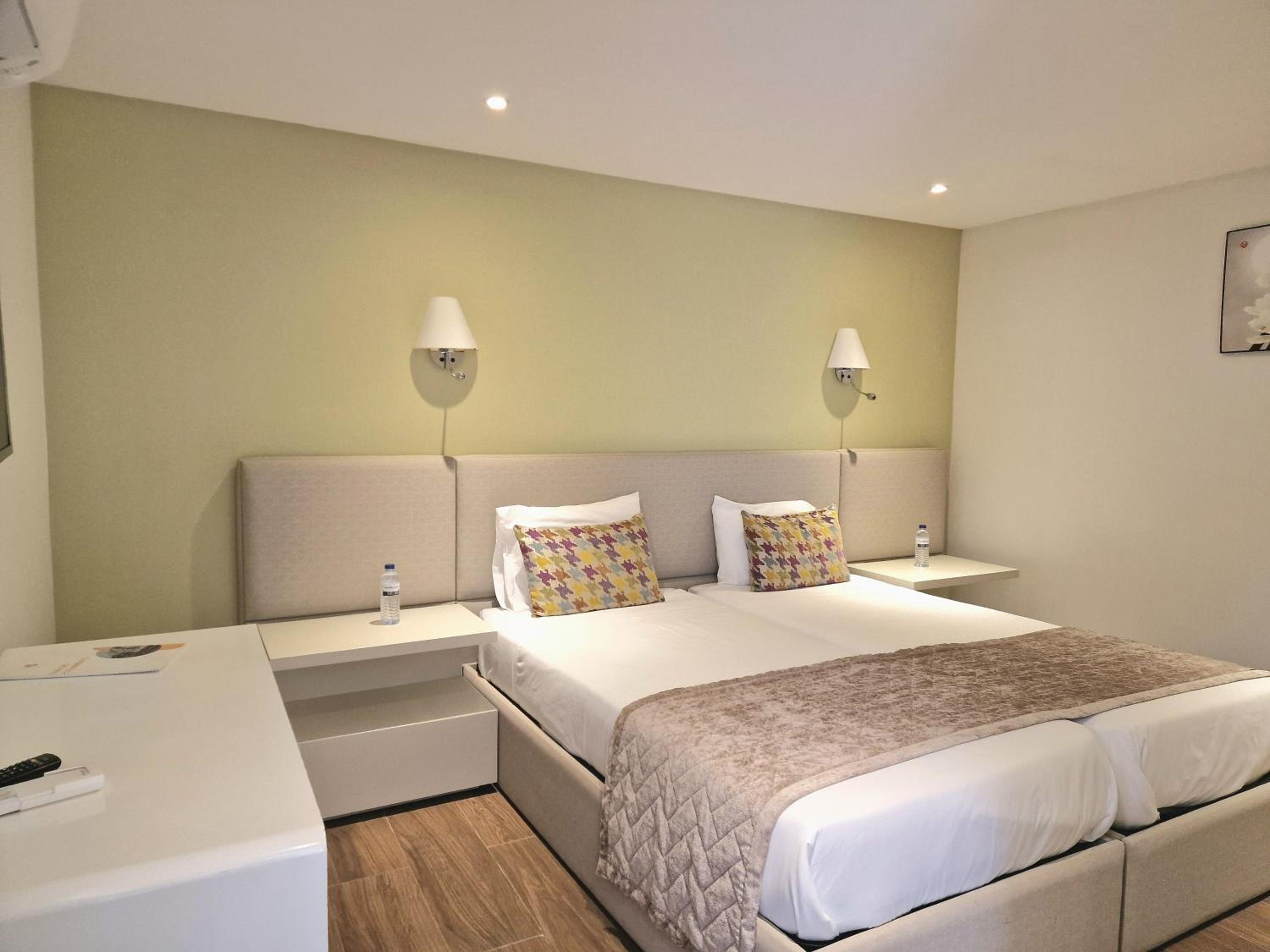 Standard Twin Room - Photo 2