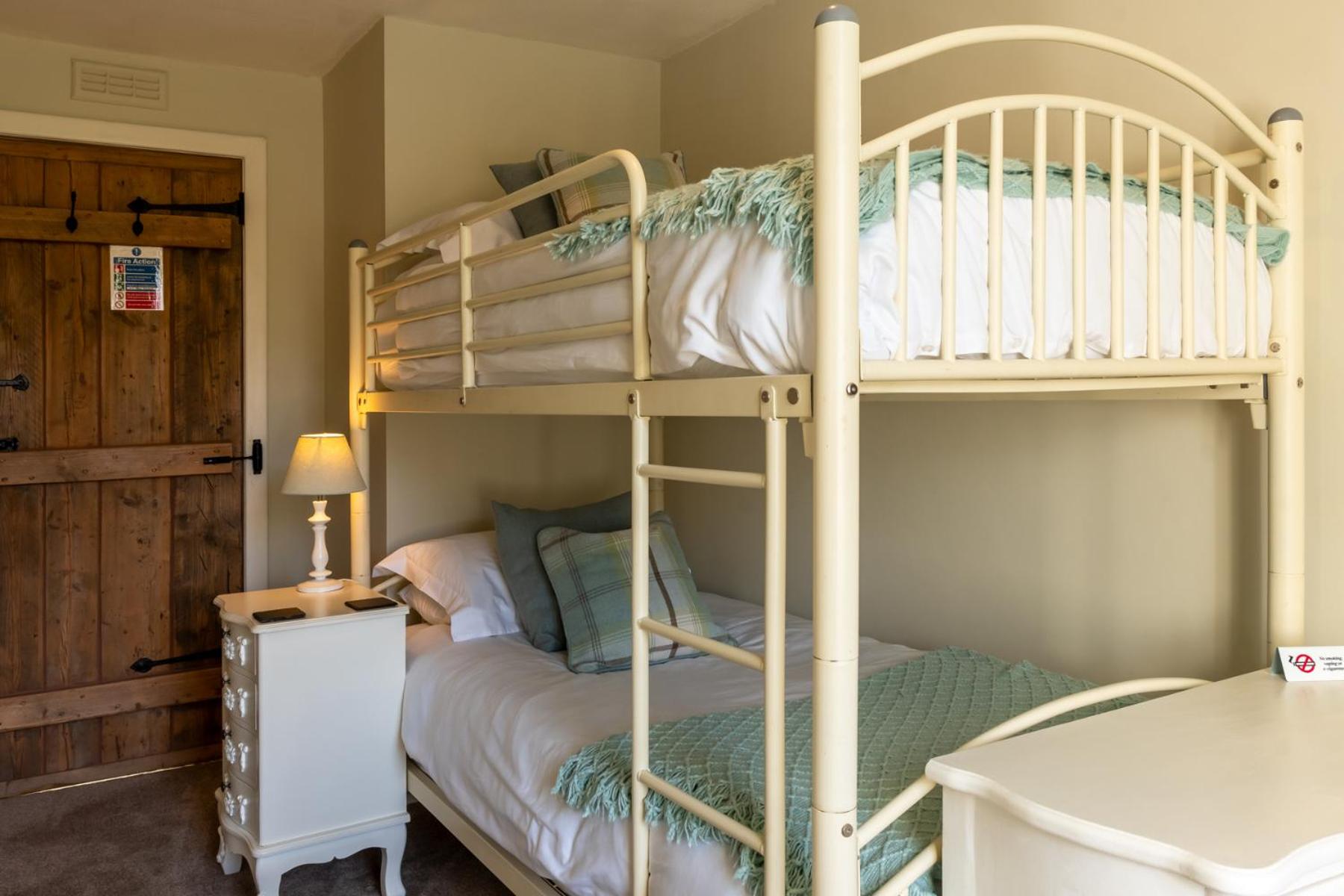 Deluxe Double Room with Bath photo 3