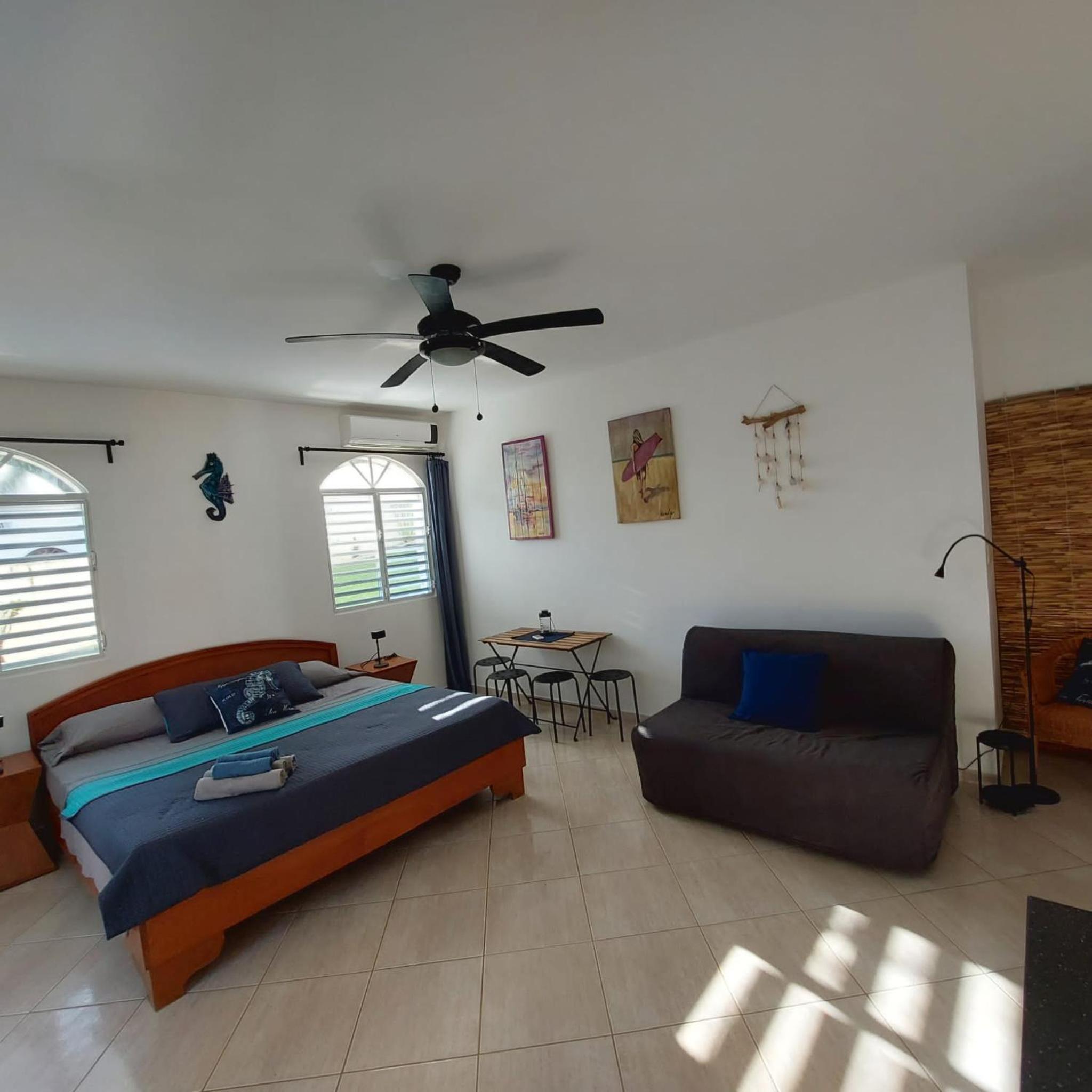 One-Bedroom Apartment photo 1