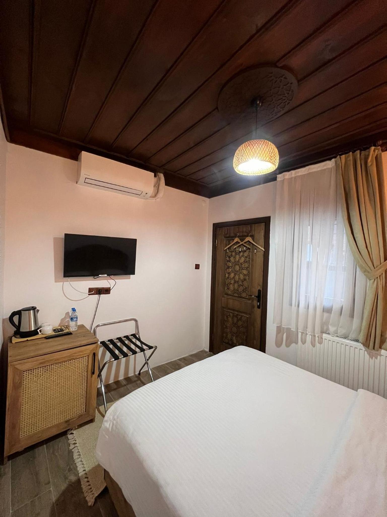 Budget Double Room photo 3