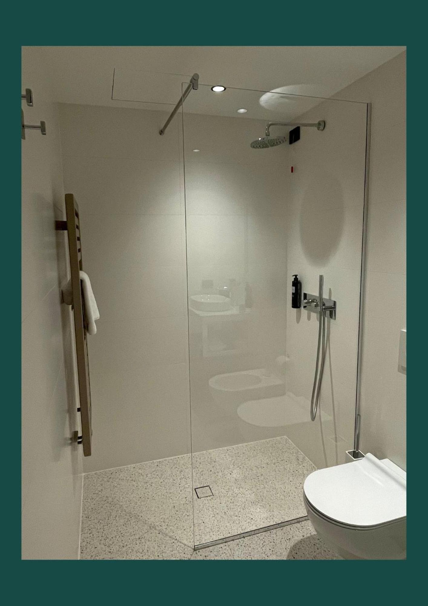 Double Room with Spa Bath photo 3