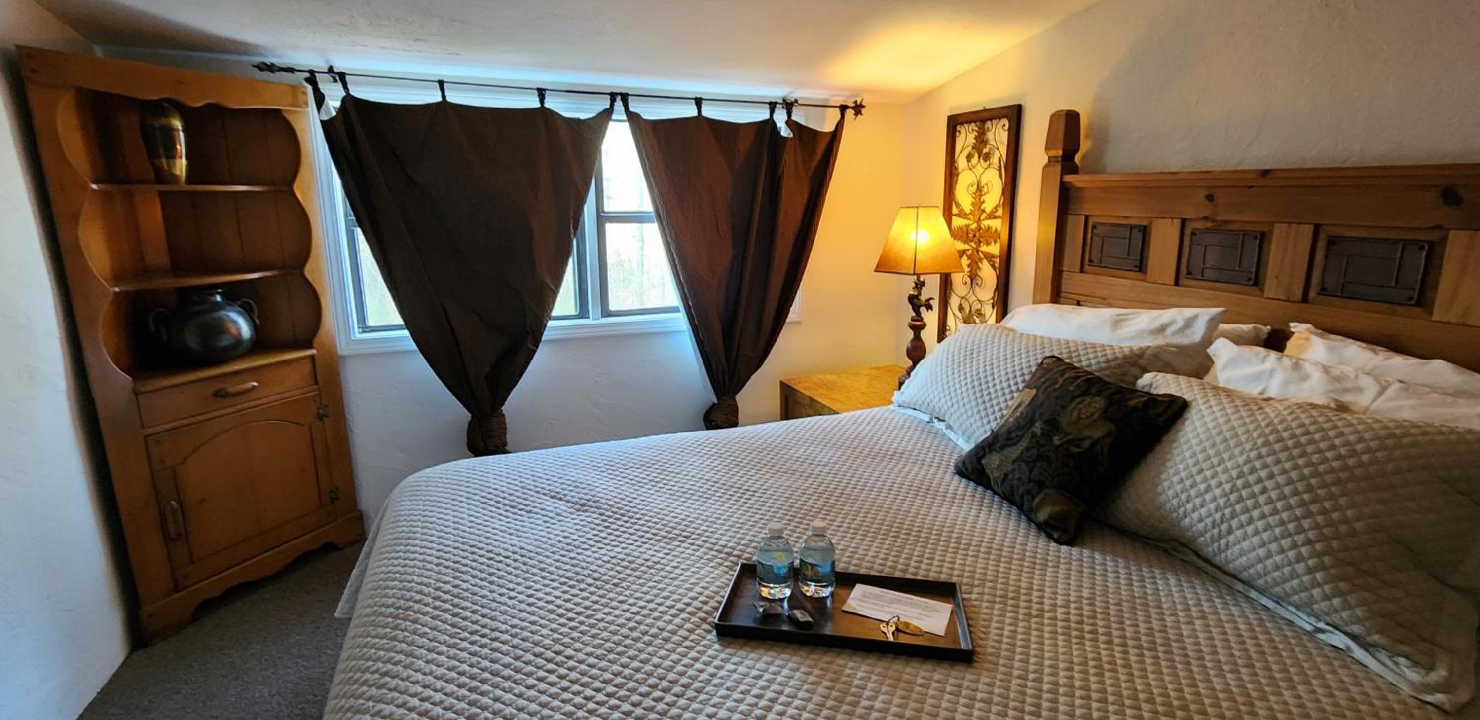 Queen Suite - Photo 1
