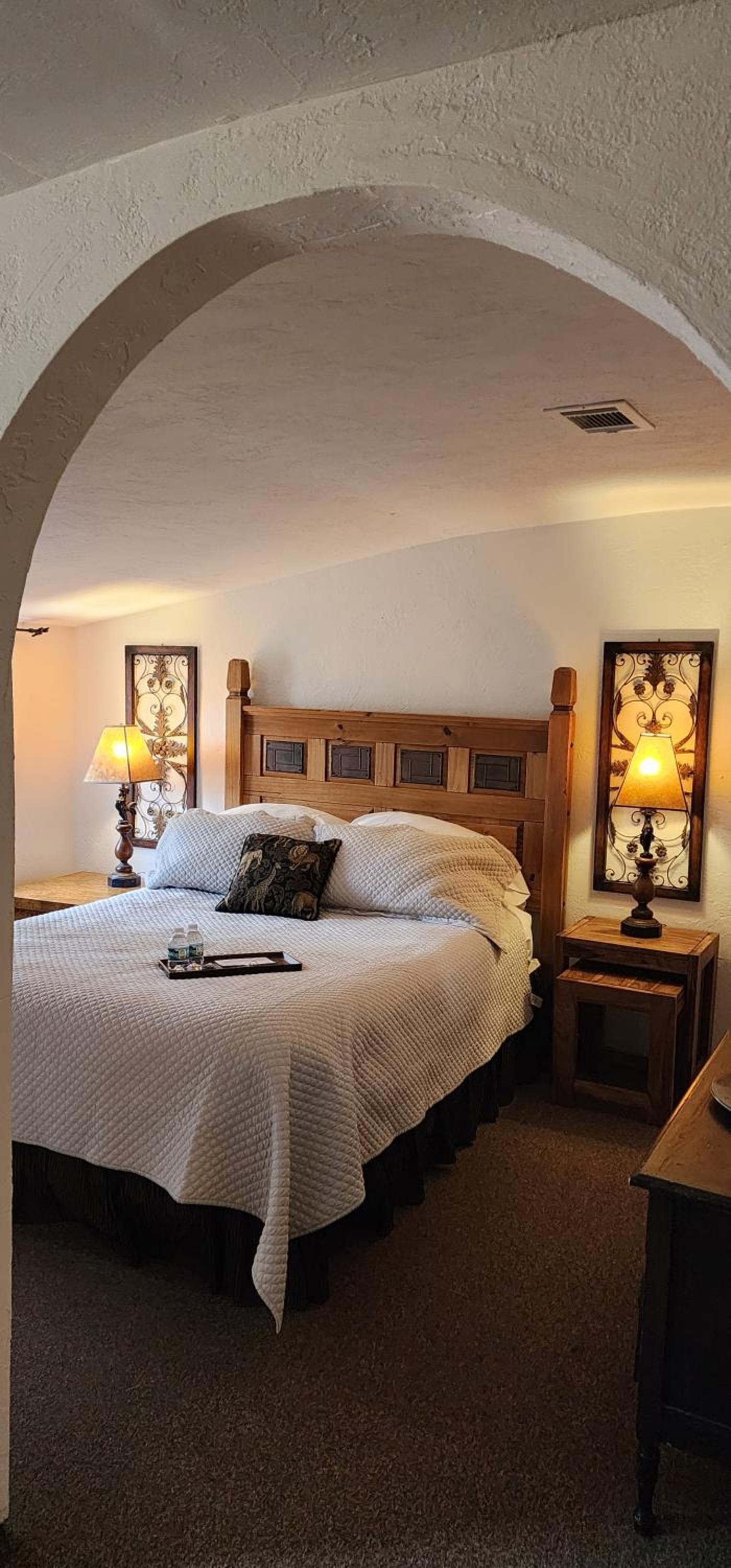 Queen Suite - Photo 25