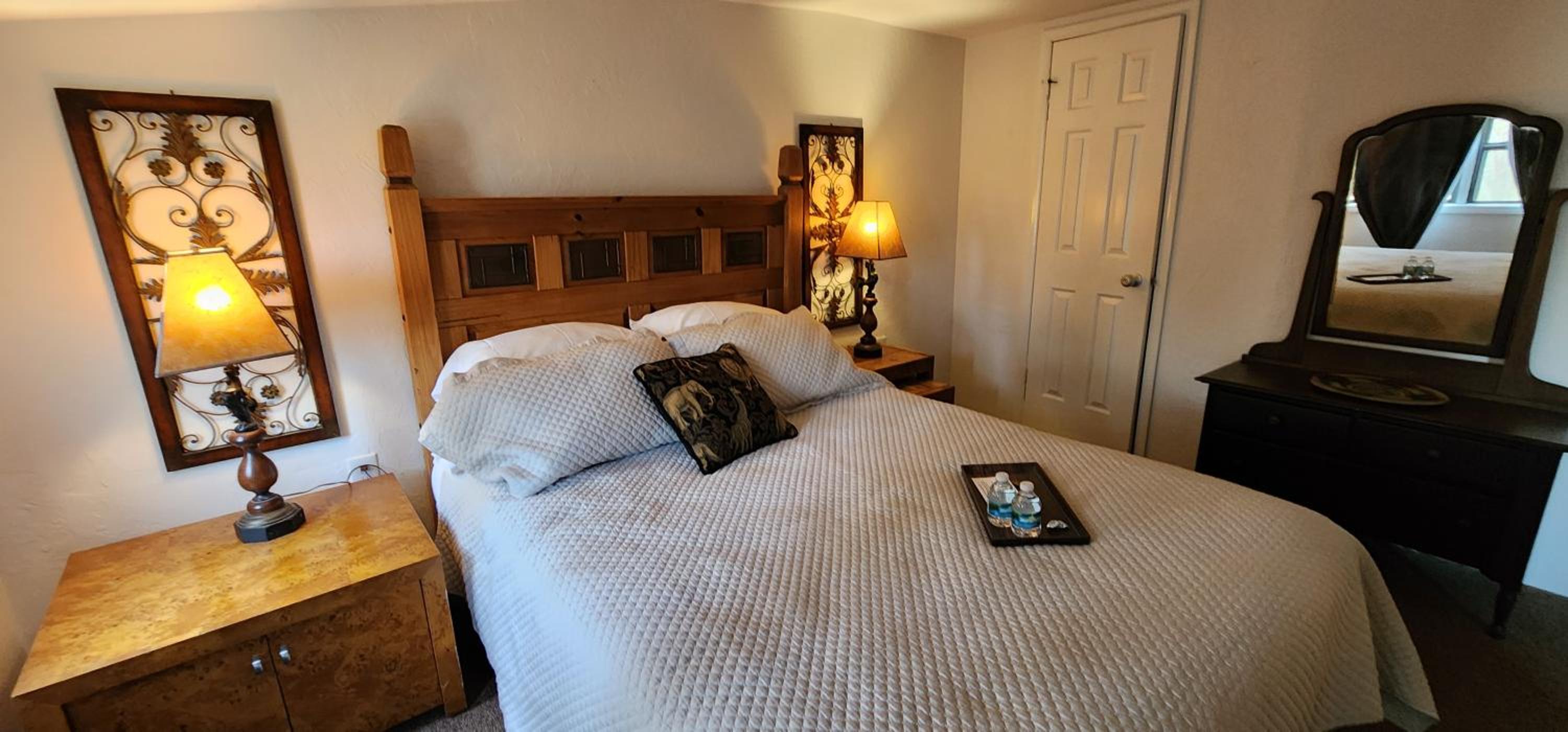 Queen Suite - Photo 23