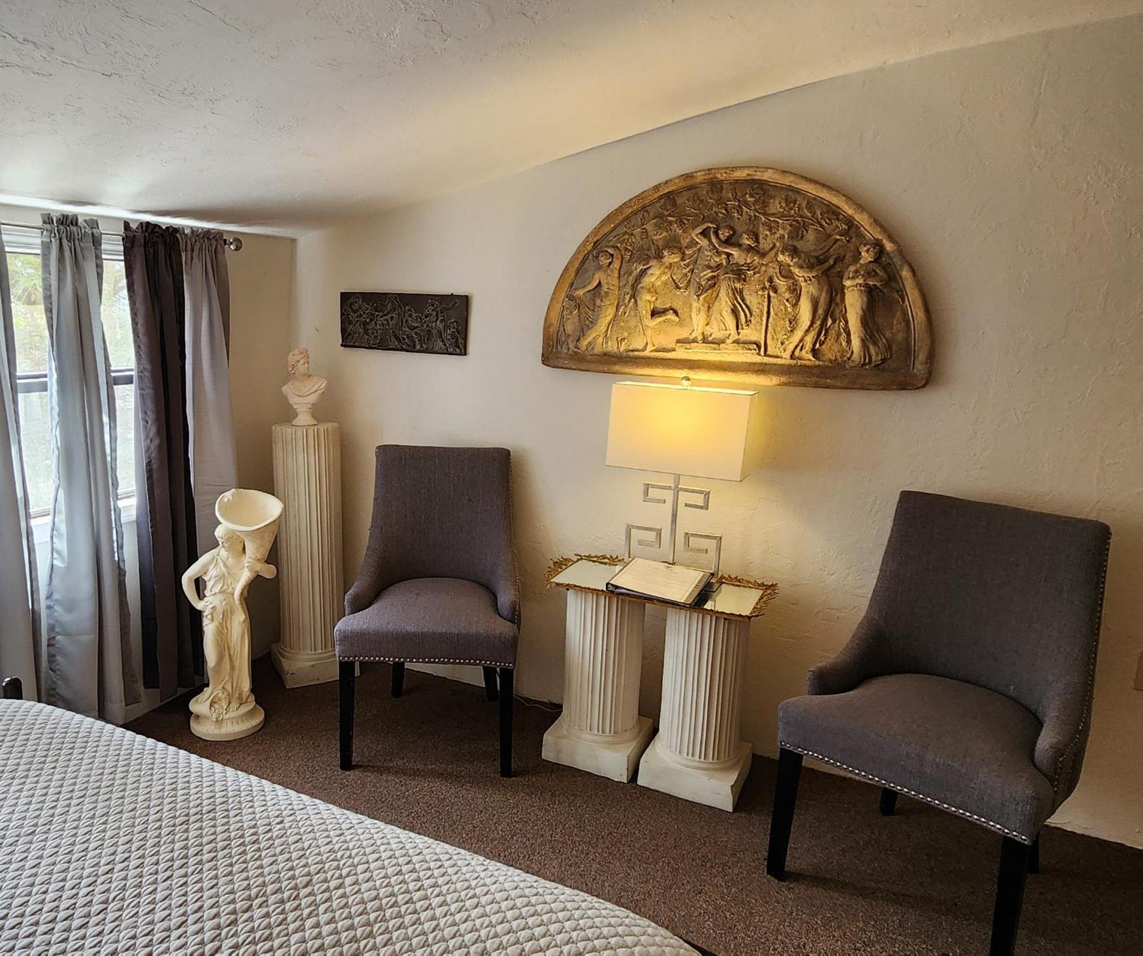Queen Room photo 1