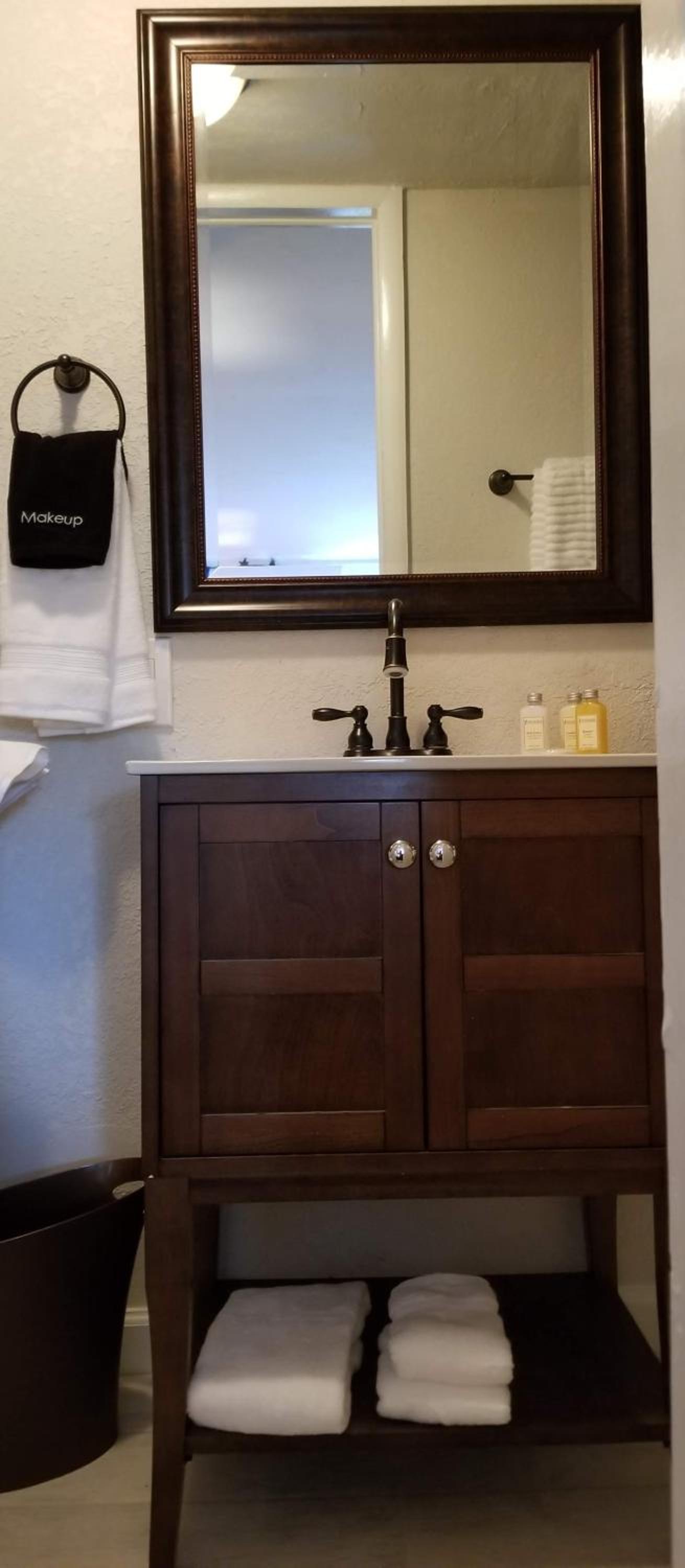 Queen Suite - Photo 18