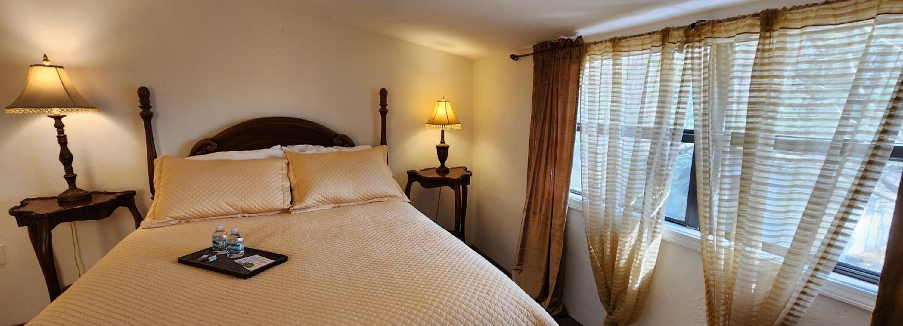 Queen Room photo 2