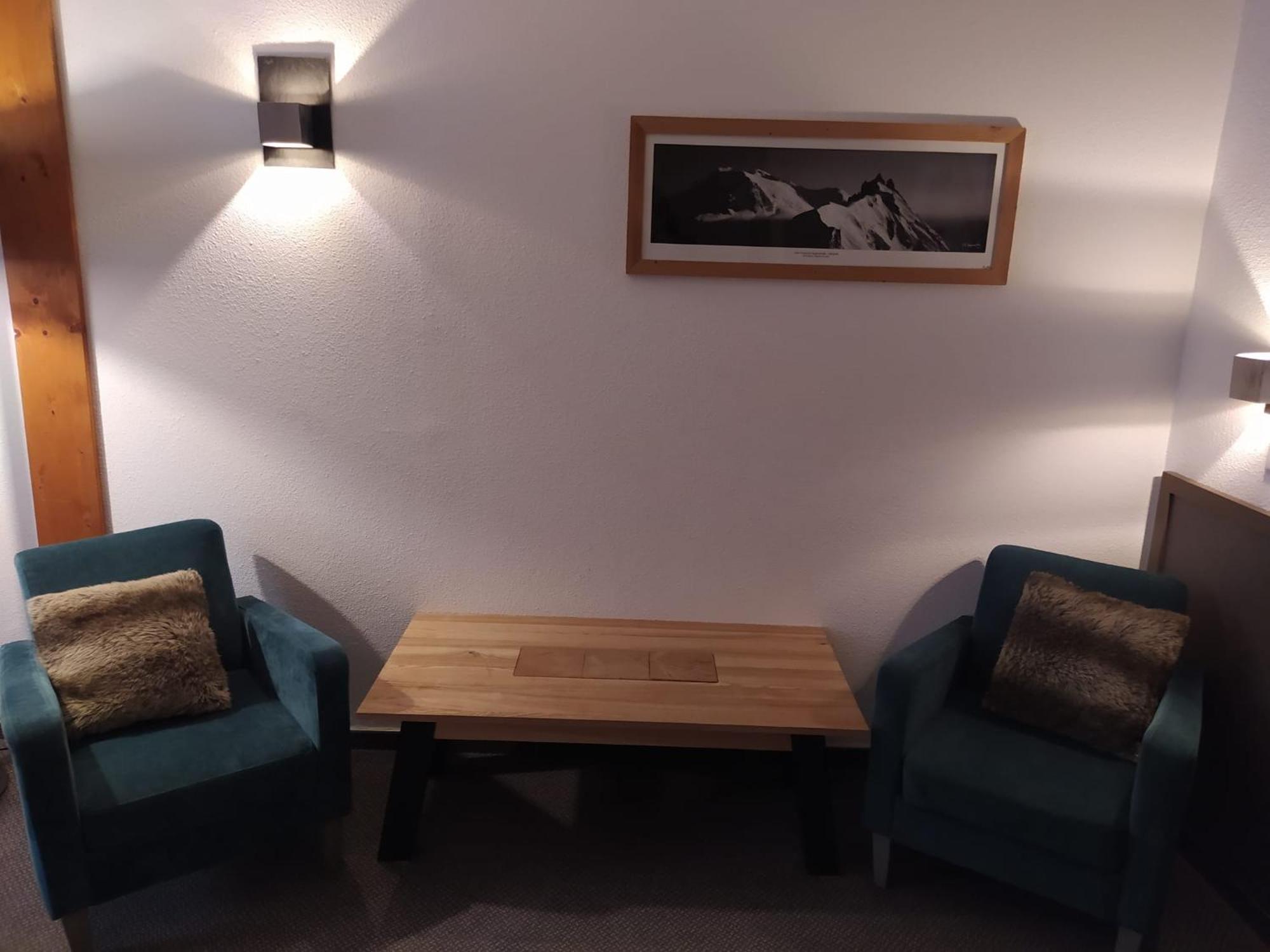 Family Room (4 Adults + 2 Children) - Photo 2