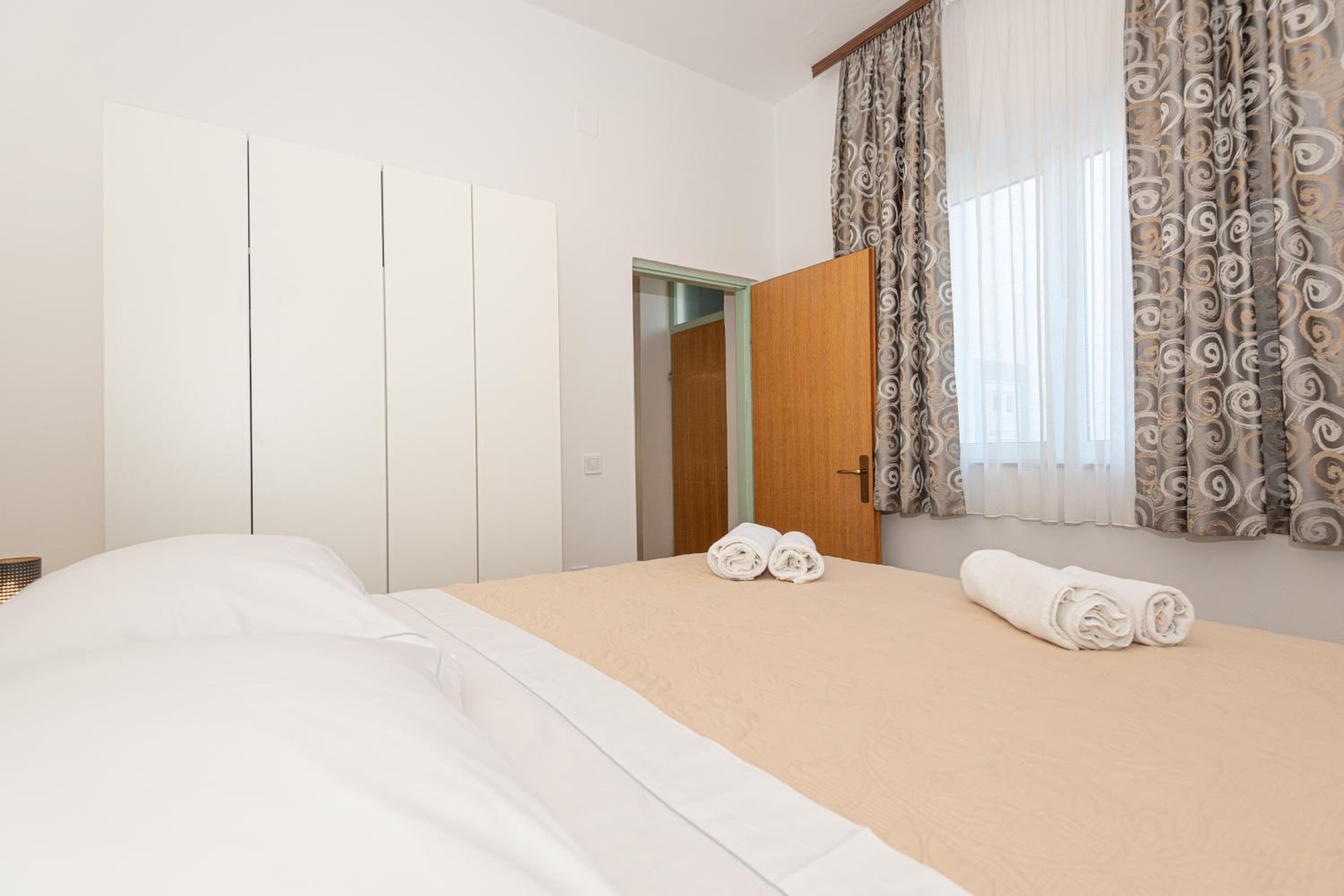 One-Bedroom Apartment with Terrace photo 2