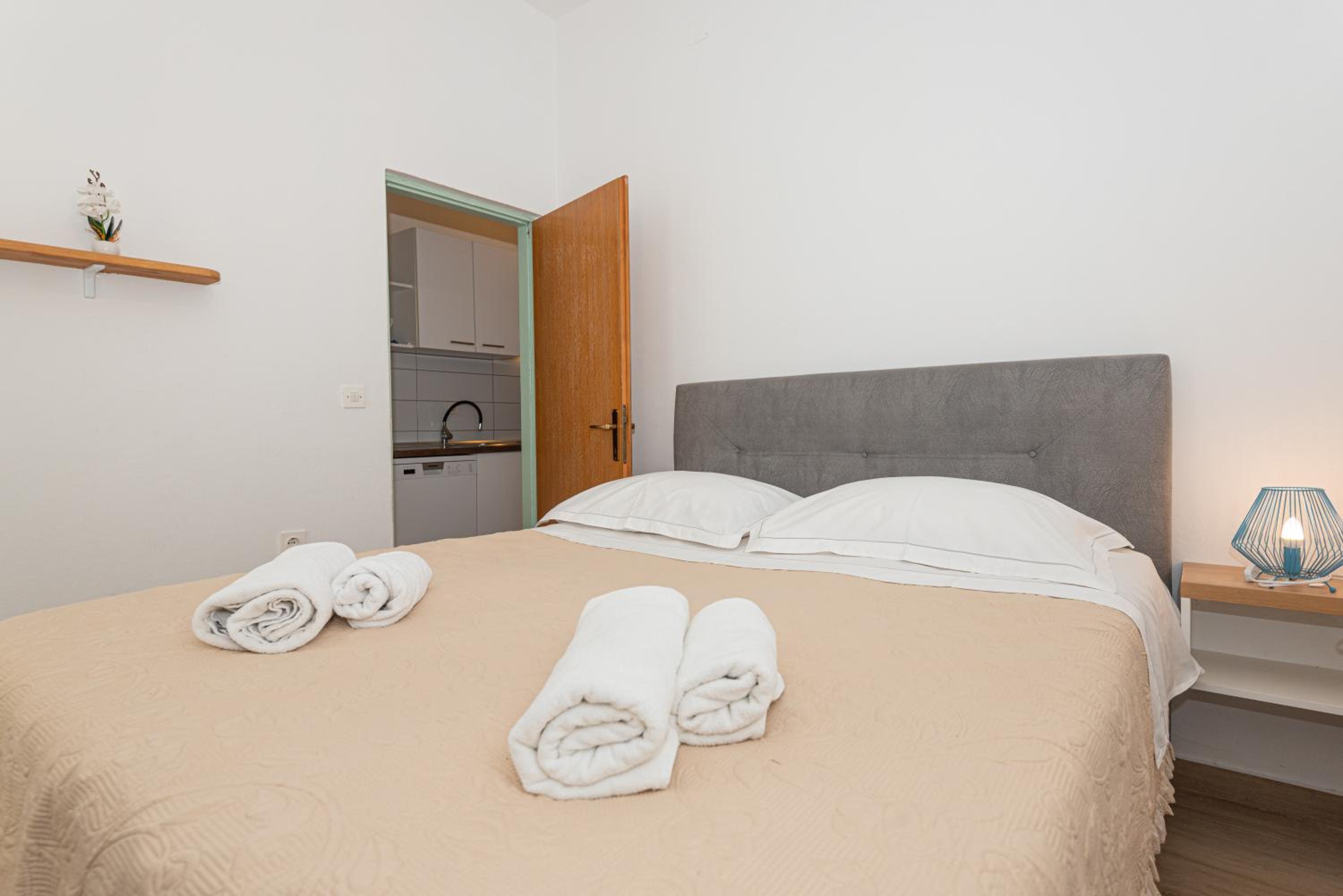 One-Bedroom Apartment with Terrace photo 3
