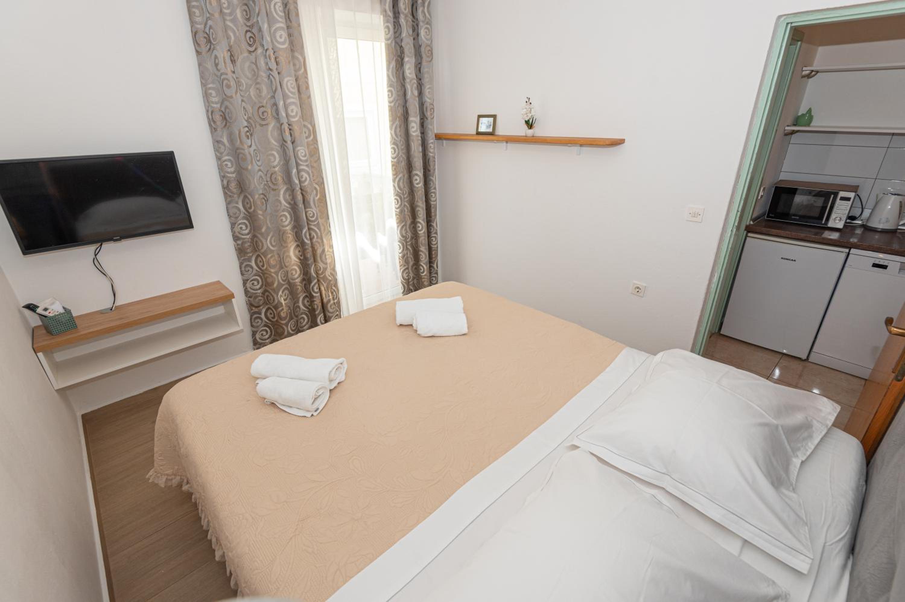 One-Bedroom Apartment with Terrace photo 3