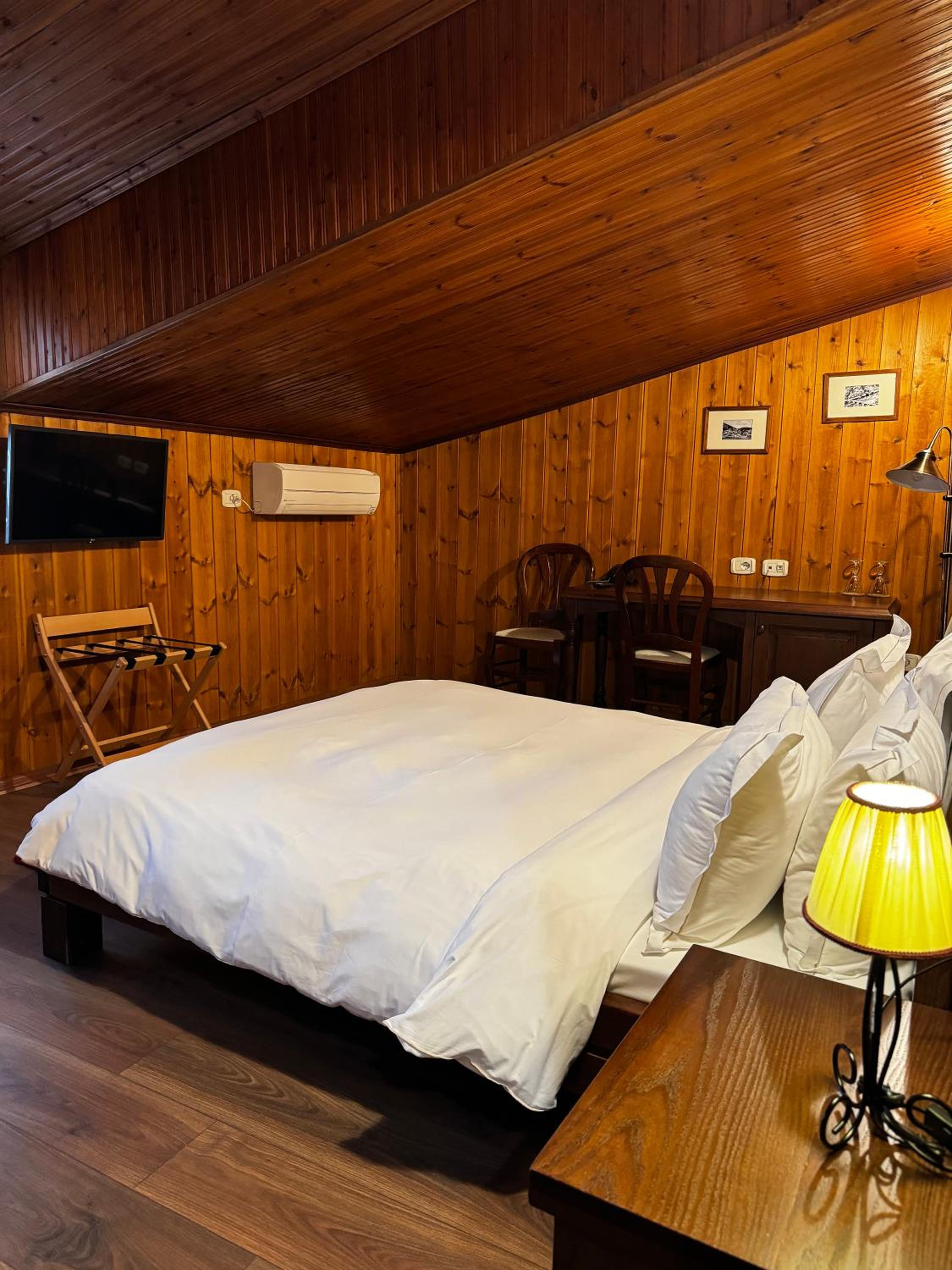 Standard Double Room  with Balcony - Attic photo 2